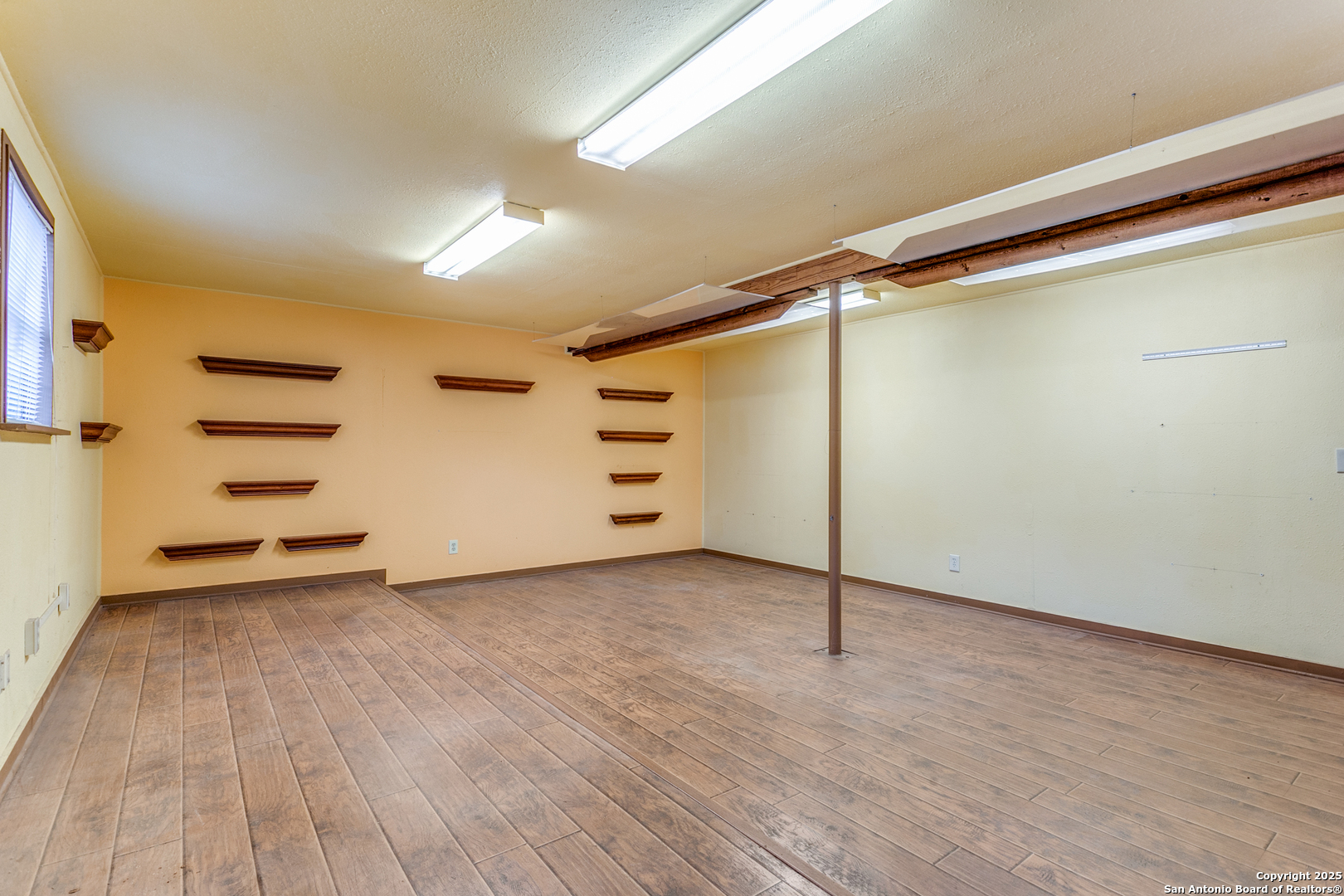 145 SCHREINER PL