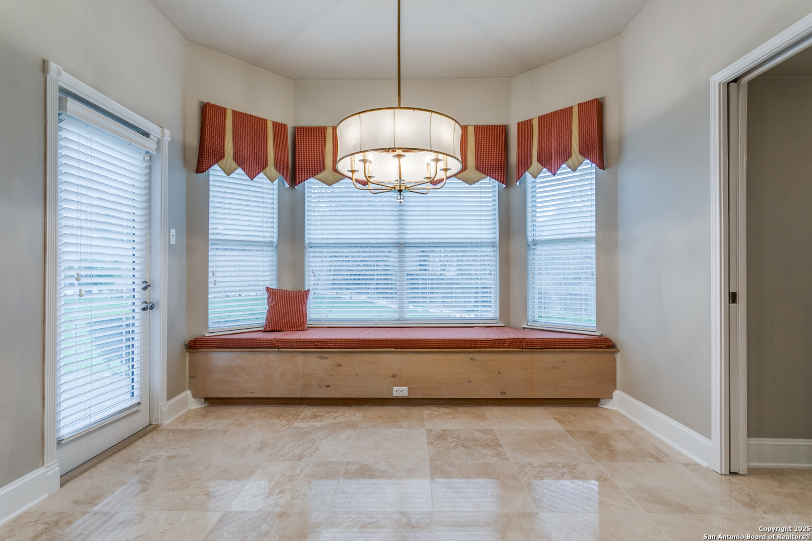 19602 ENCINO CROWN