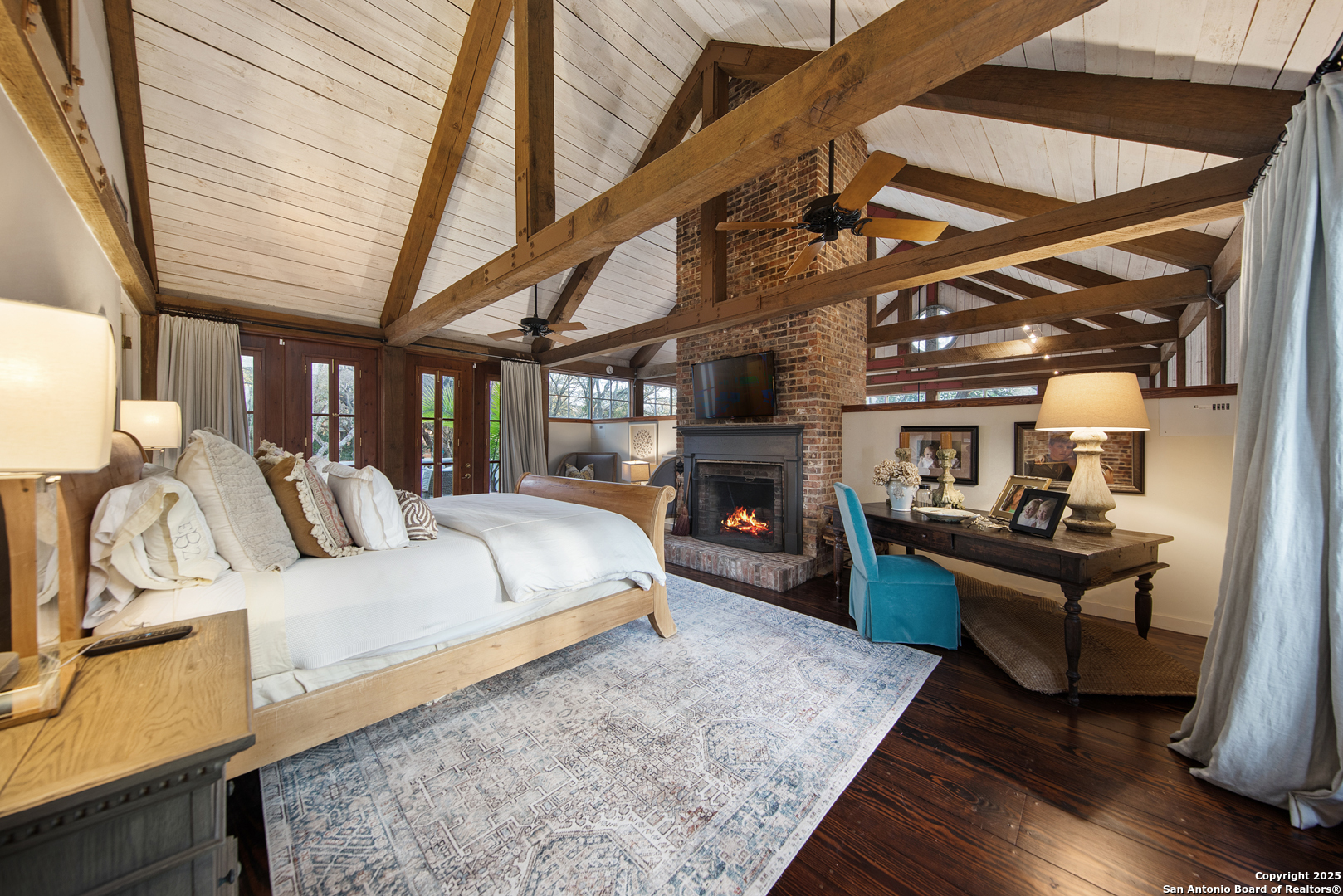 200 COUNTRY LANE DR