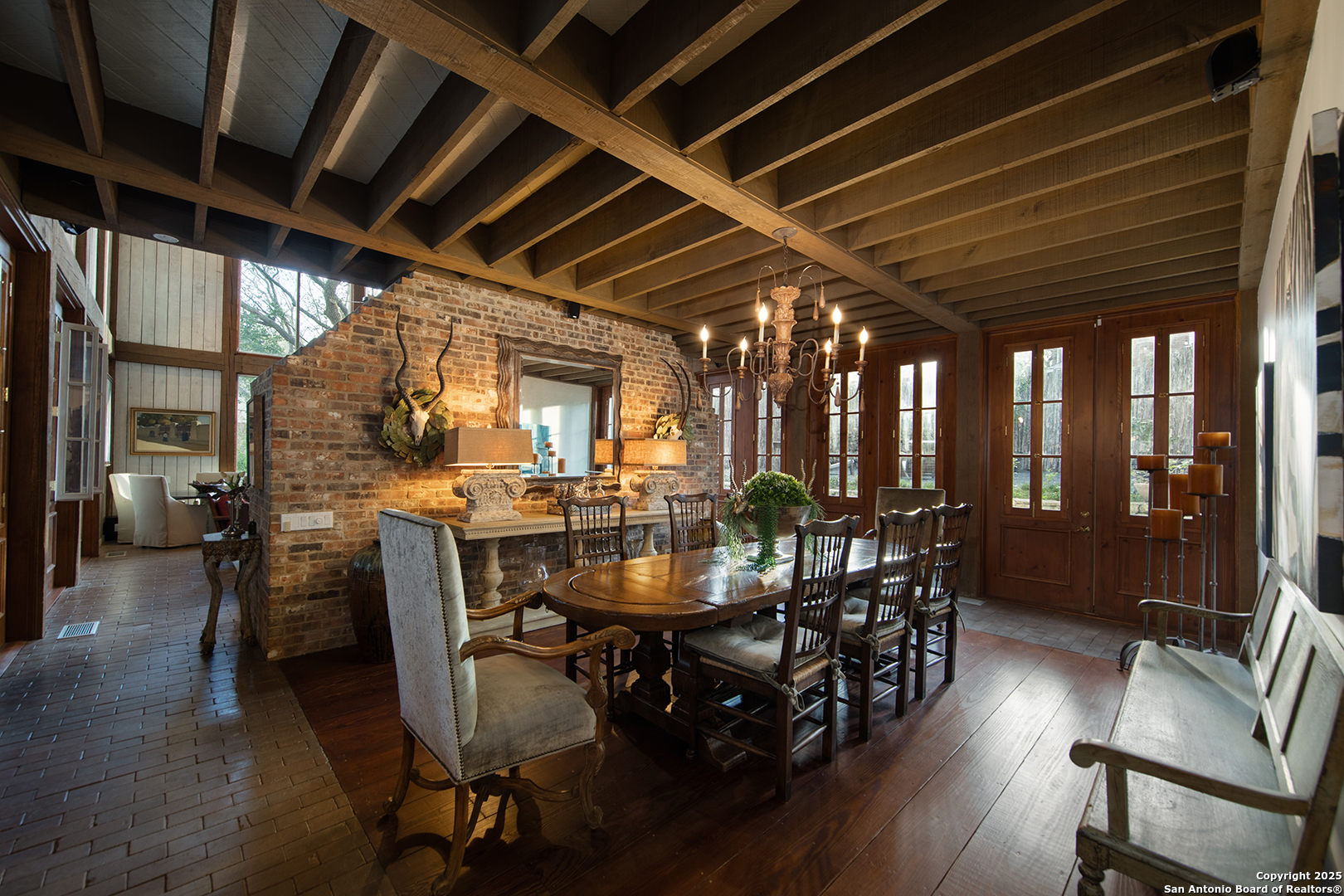 200 COUNTRY LANE DR