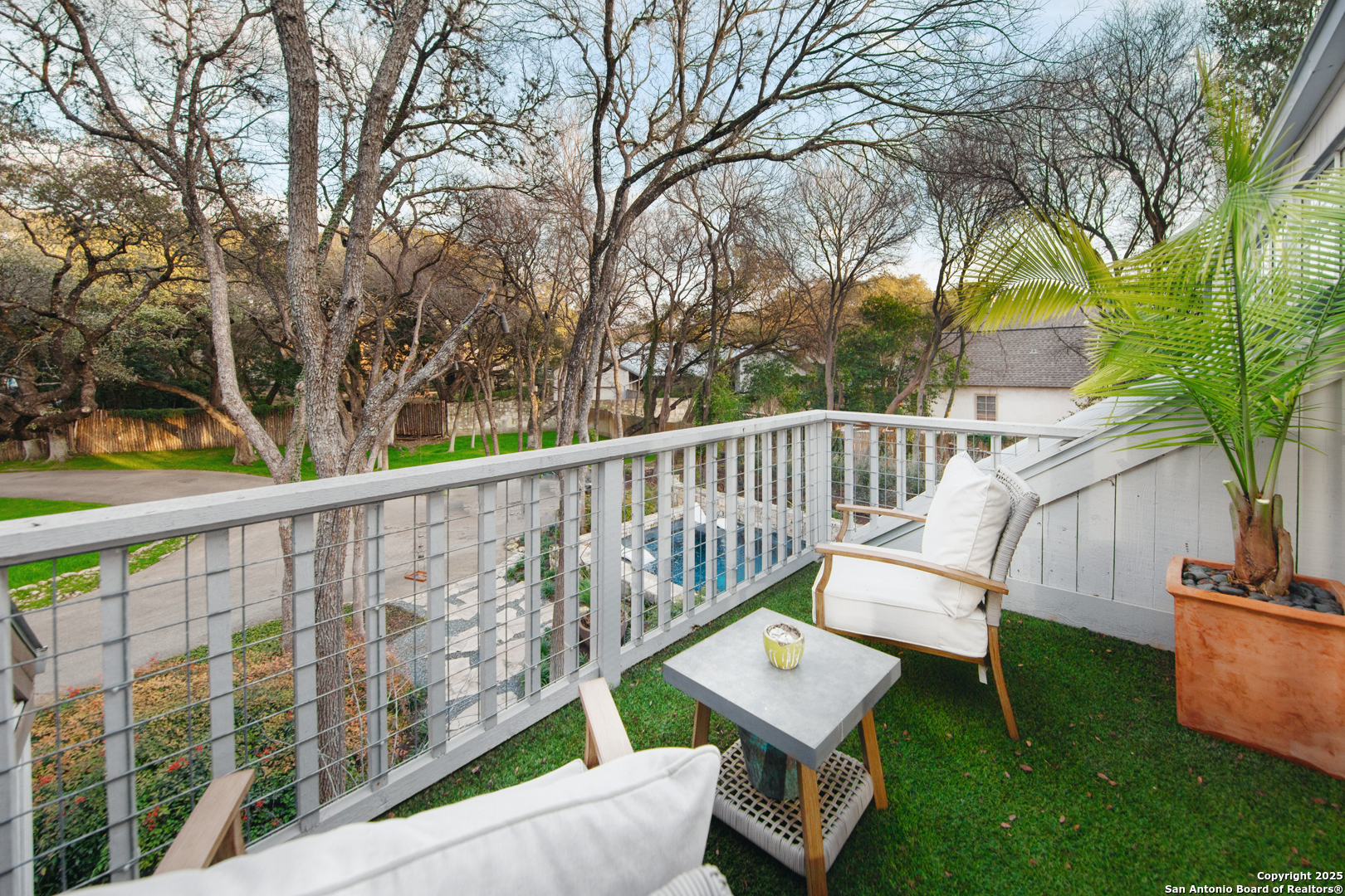 200 COUNTRY LANE DR