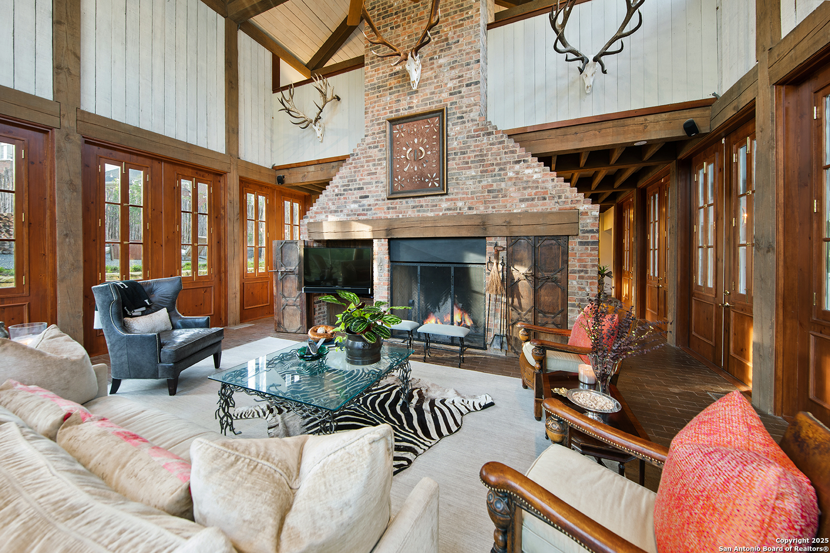 200 COUNTRY LANE DR