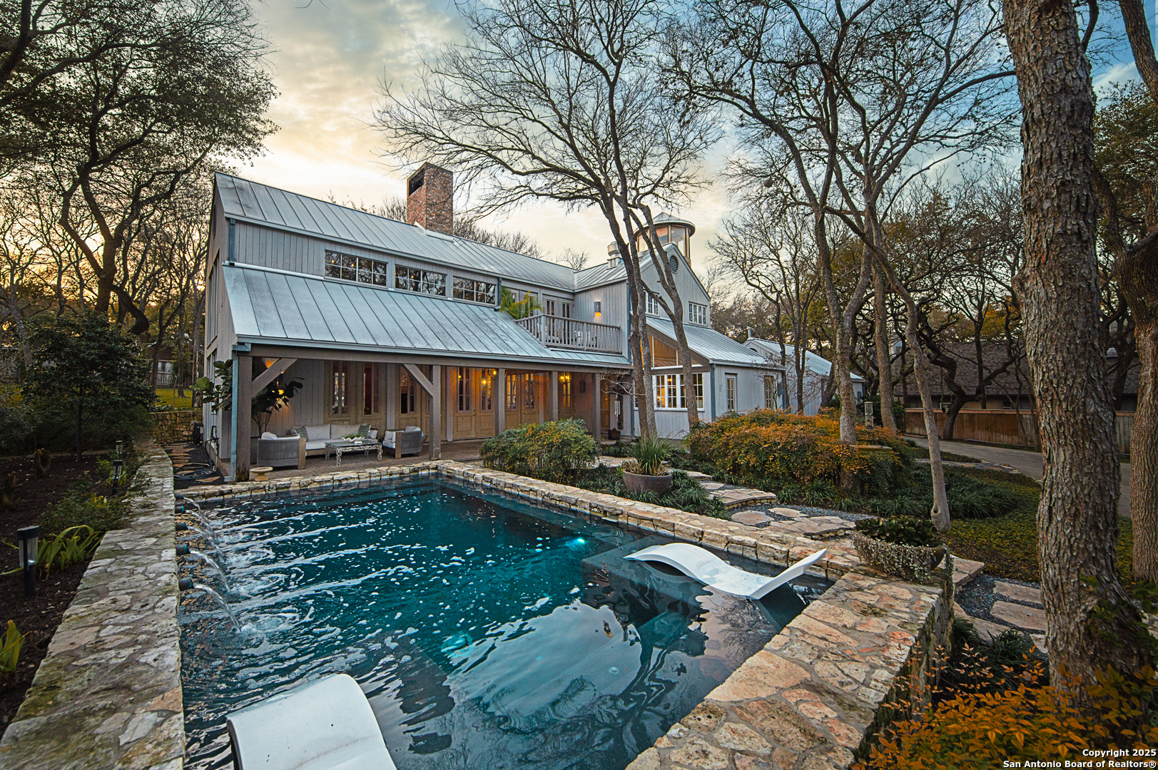 200 COUNTRY LANE DR