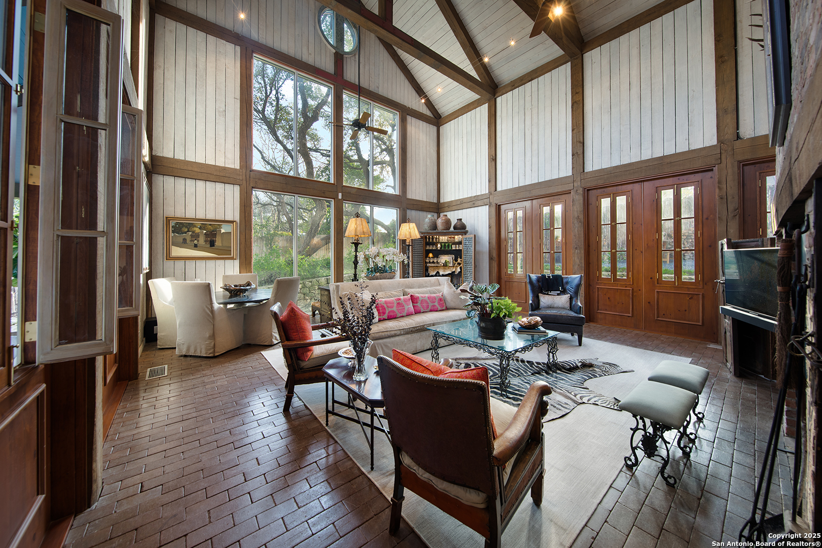 200 COUNTRY LANE DR