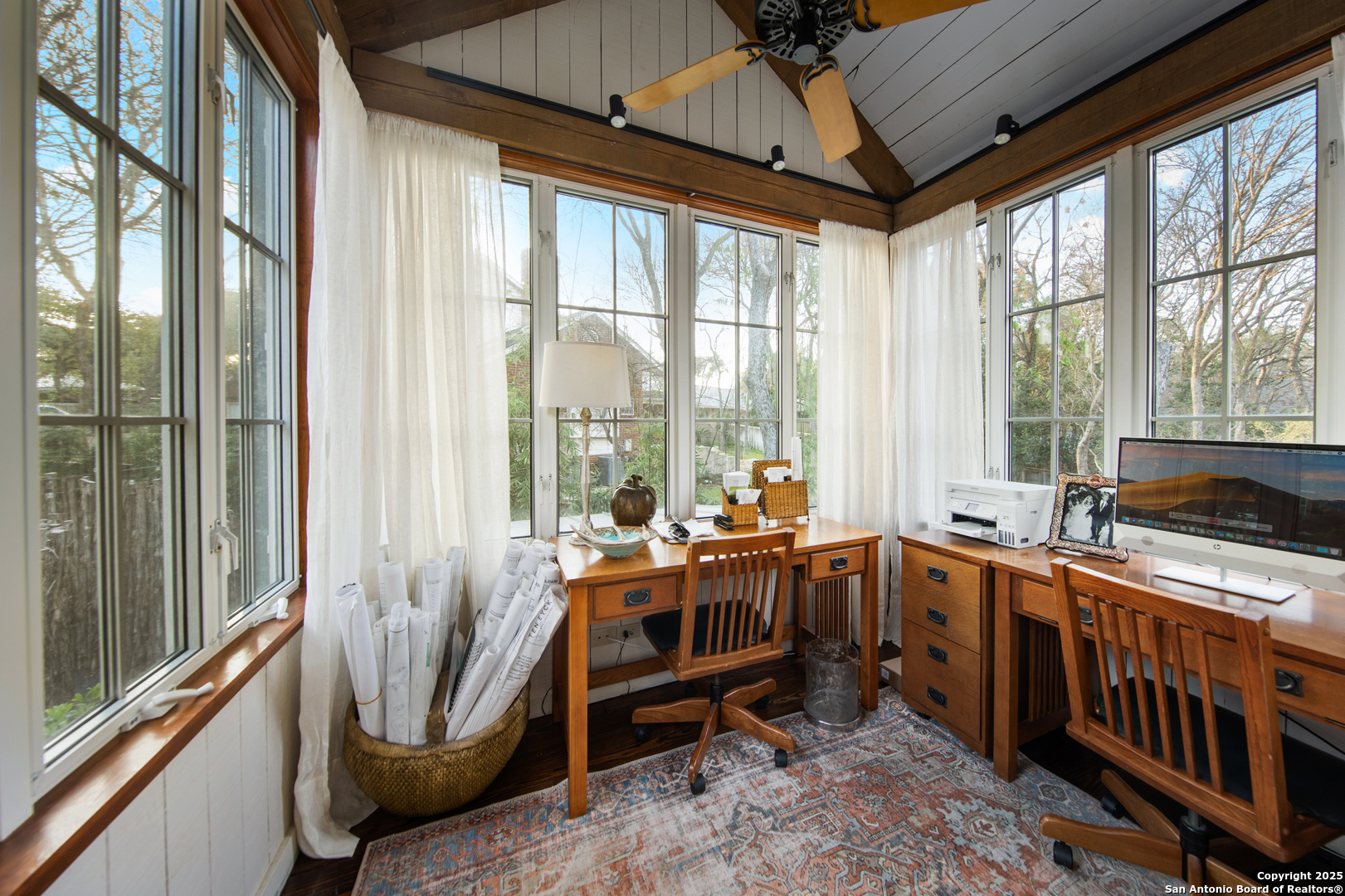 200 COUNTRY LANE DR