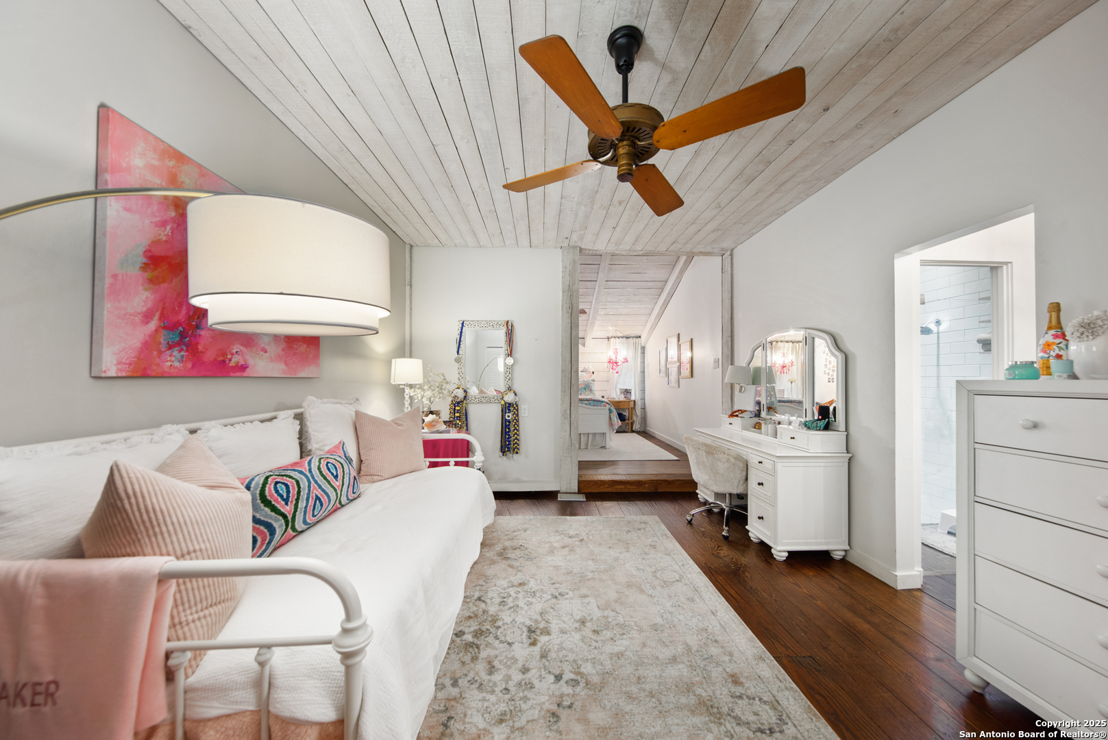 200 COUNTRY LANE DR