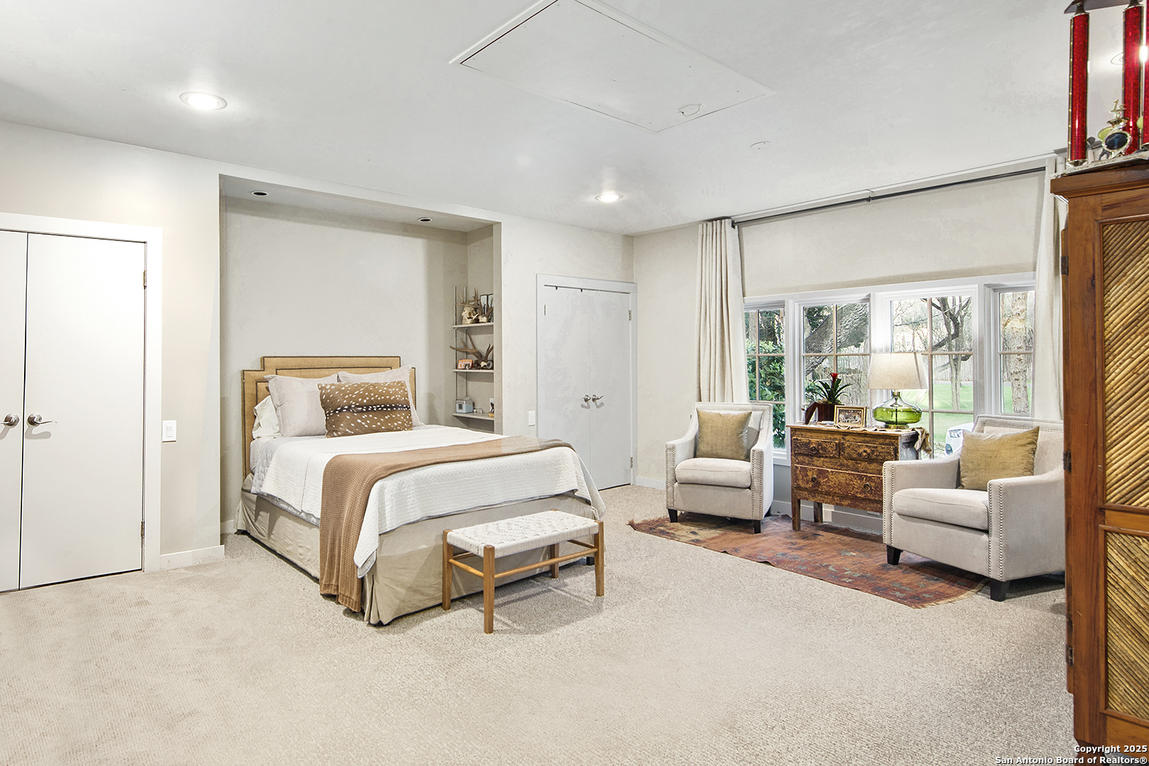 200 COUNTRY LANE DR