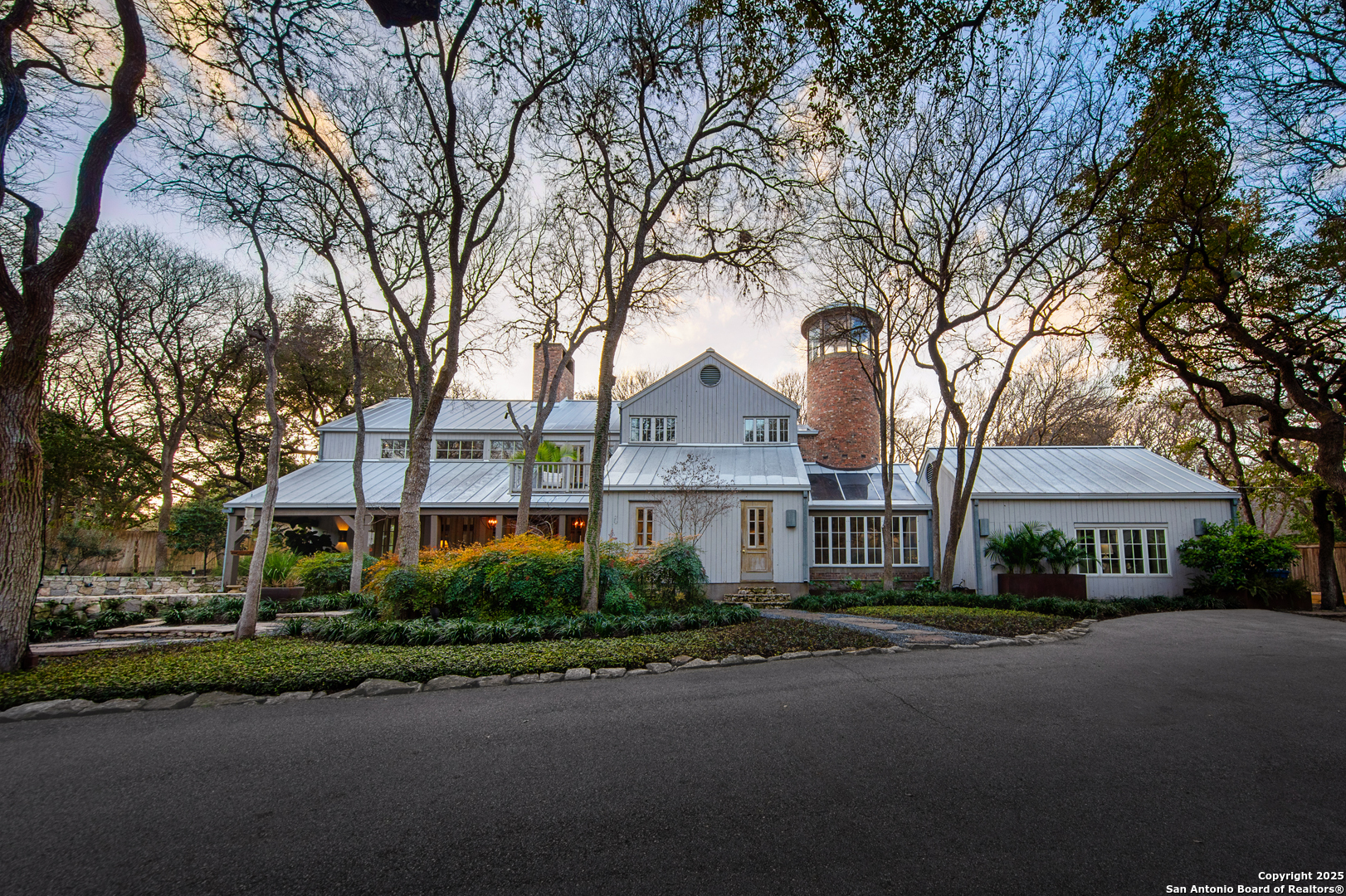 200 COUNTRY LANE DR
