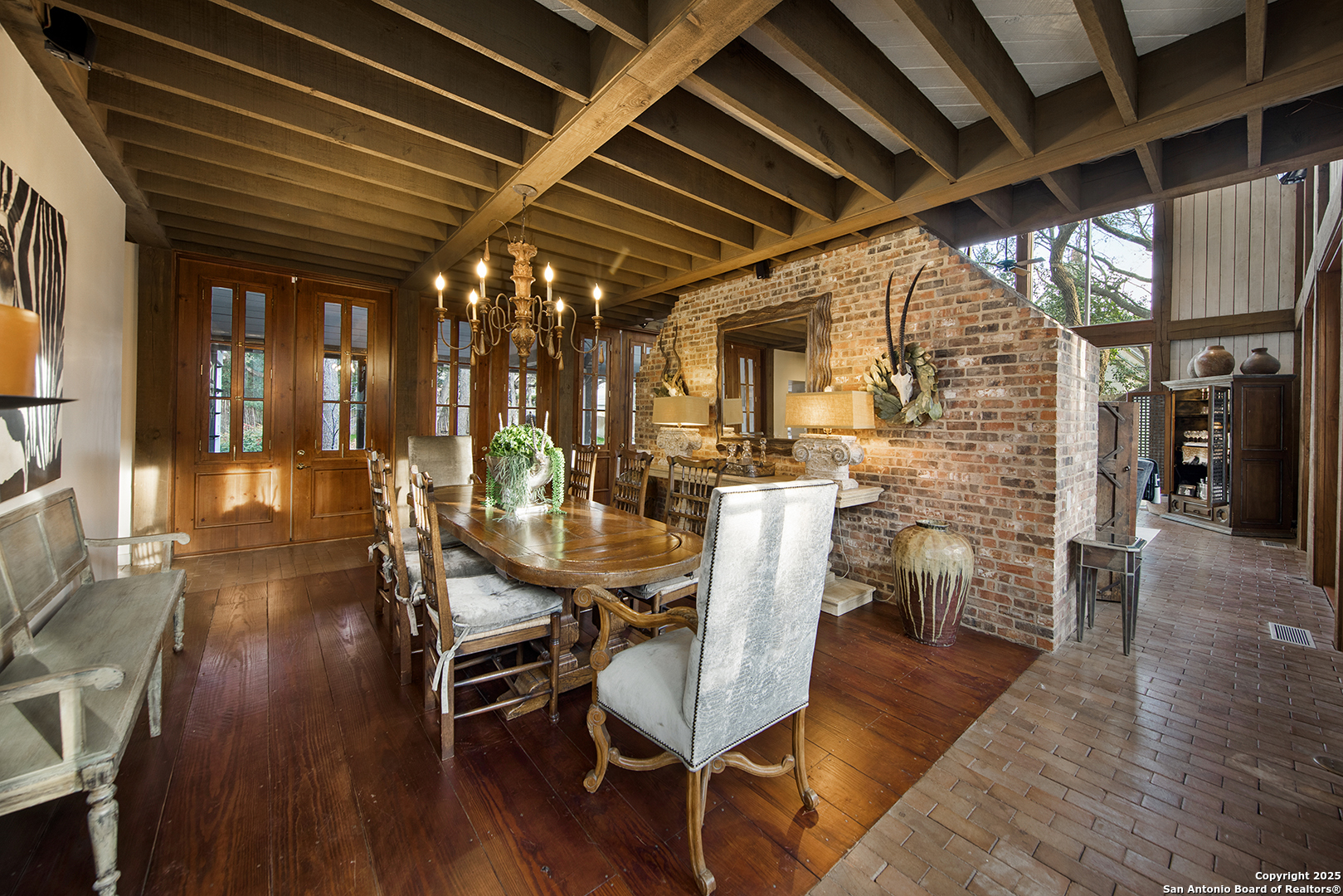200 COUNTRY LANE DR