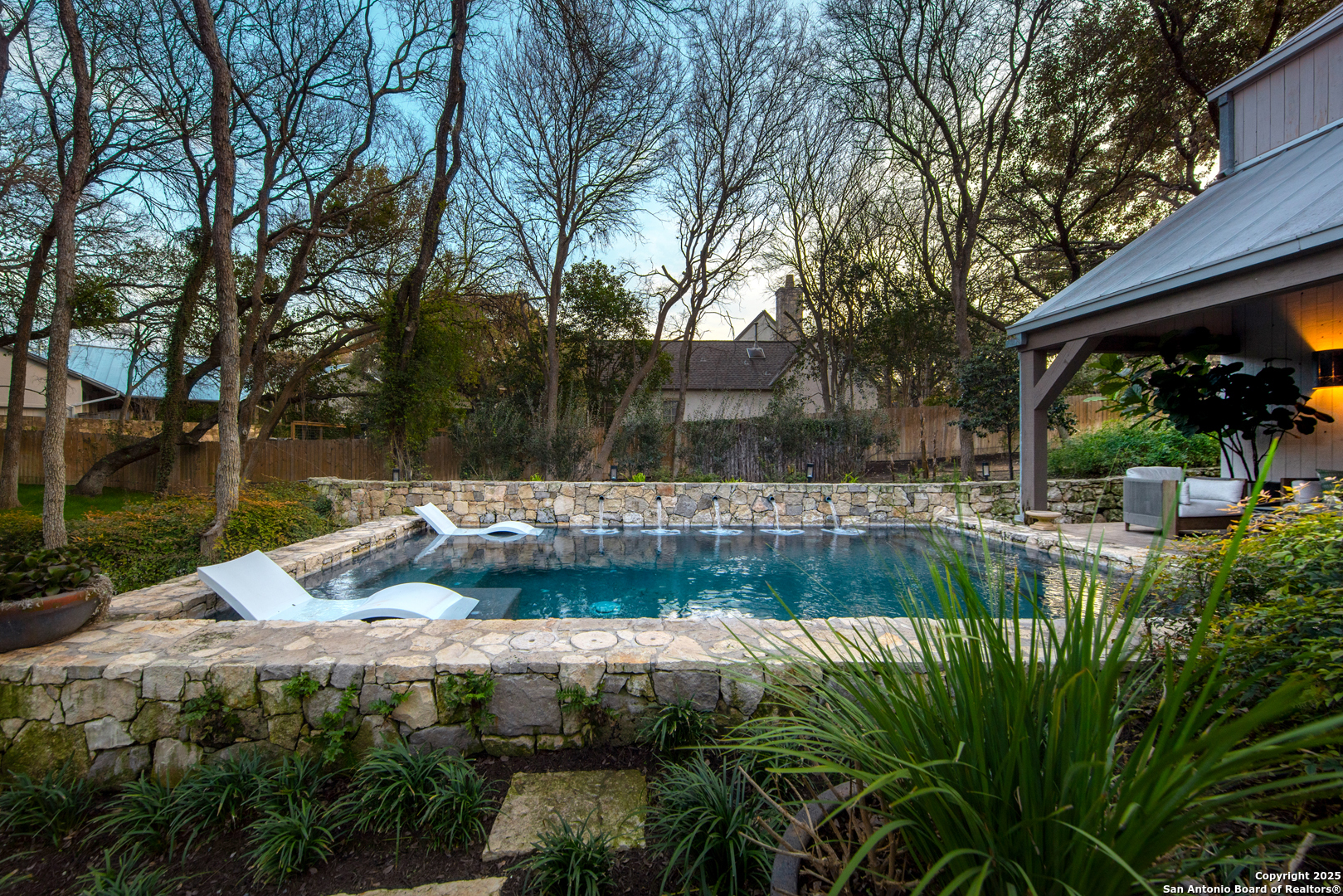 200 COUNTRY LANE DR