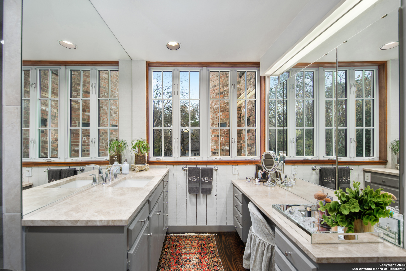 200 COUNTRY LANE DR