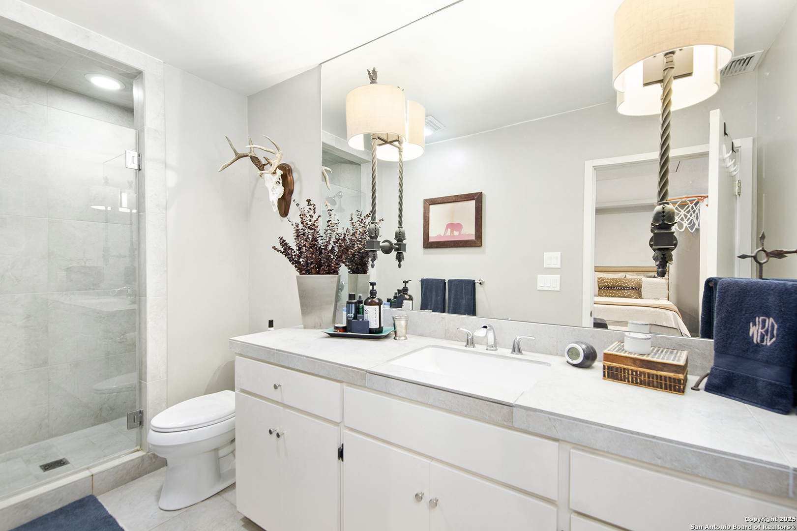 200 COUNTRY LANE DR