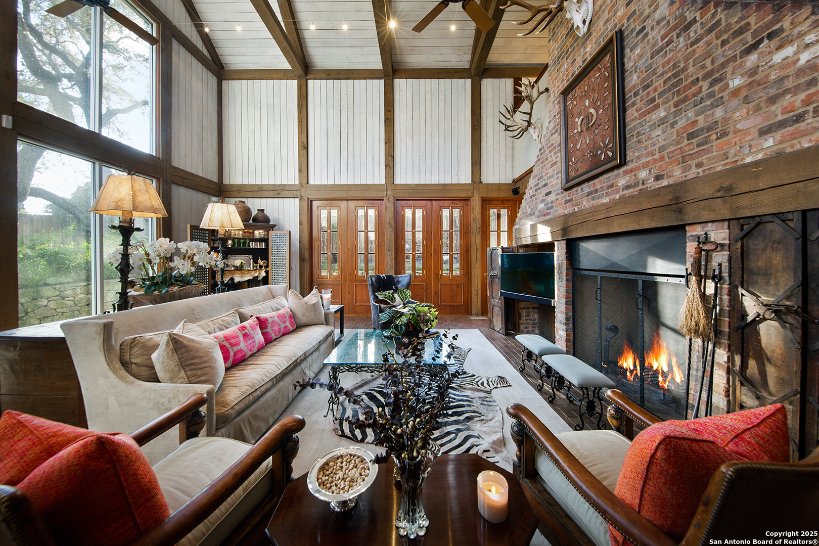 200 COUNTRY LANE DR