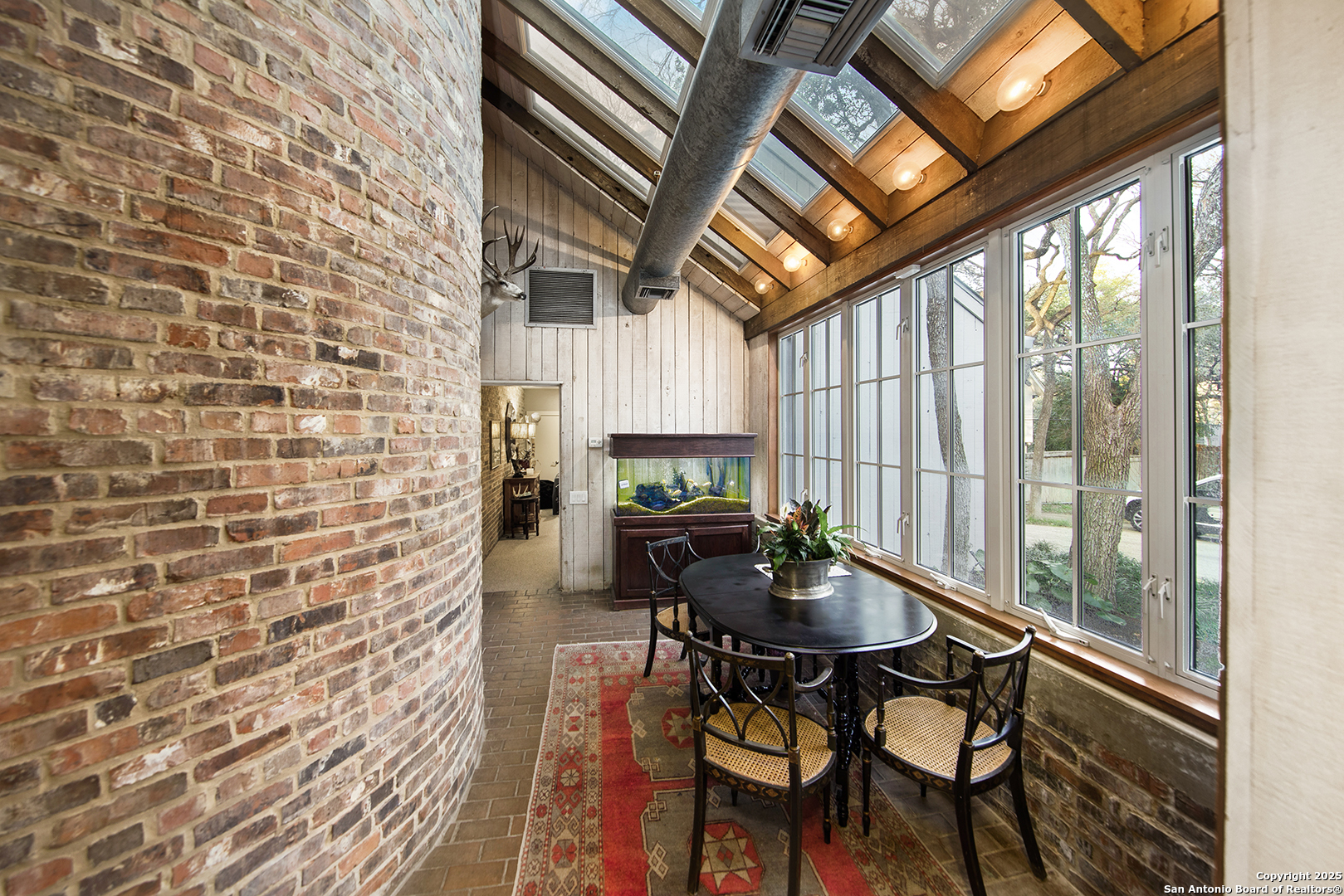 200 COUNTRY LANE DR
