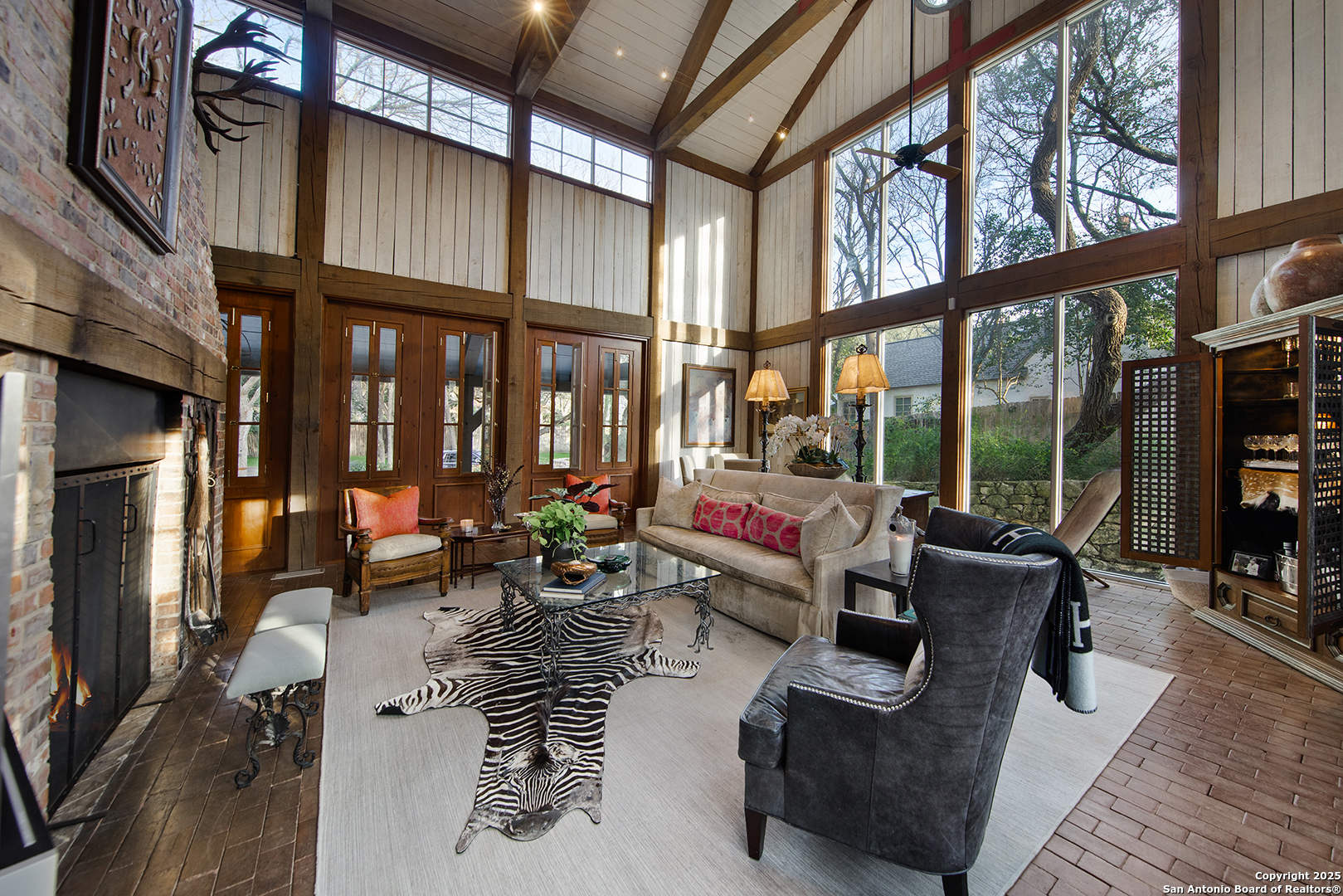200 COUNTRY LANE DR