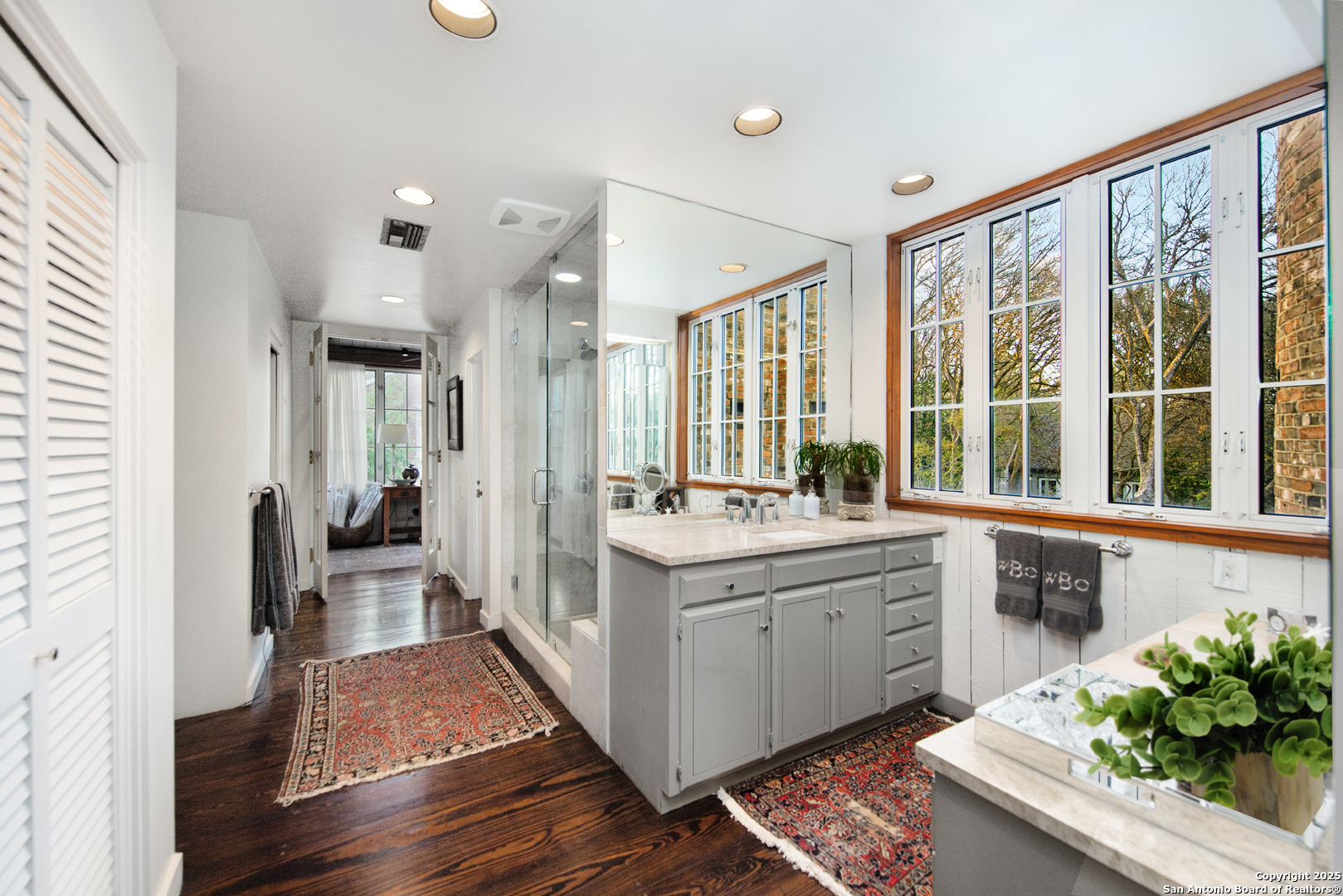 200 COUNTRY LANE DR