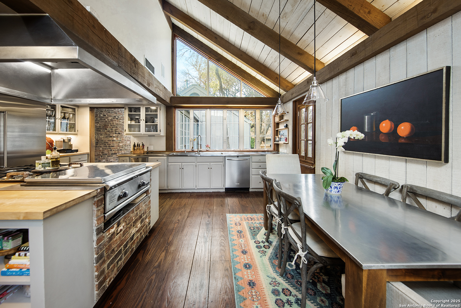 200 COUNTRY LANE DR