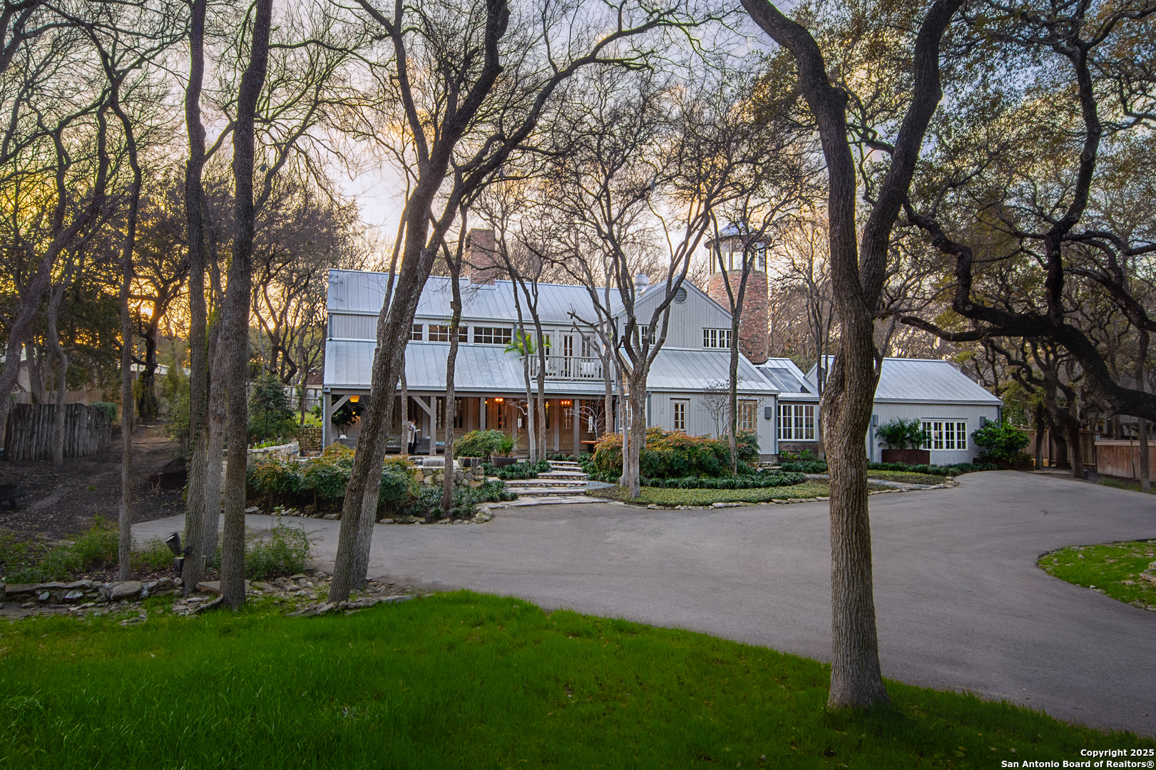 200 COUNTRY LANE DR