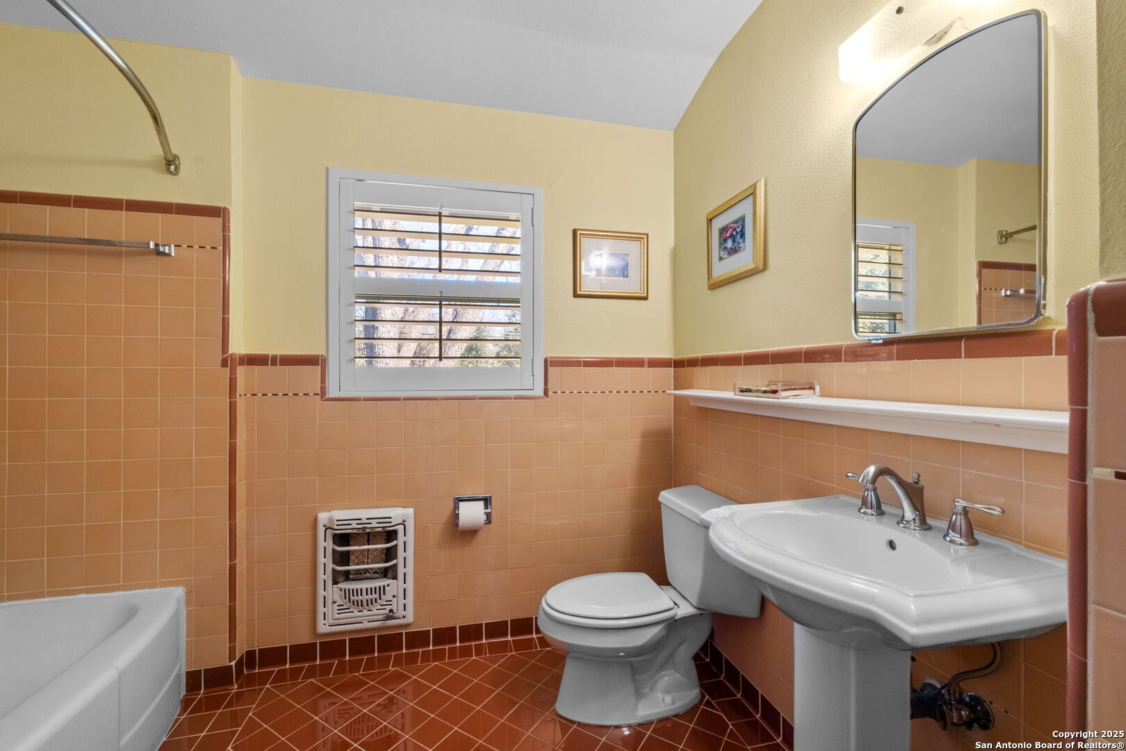 709 CANTERBURY HILL