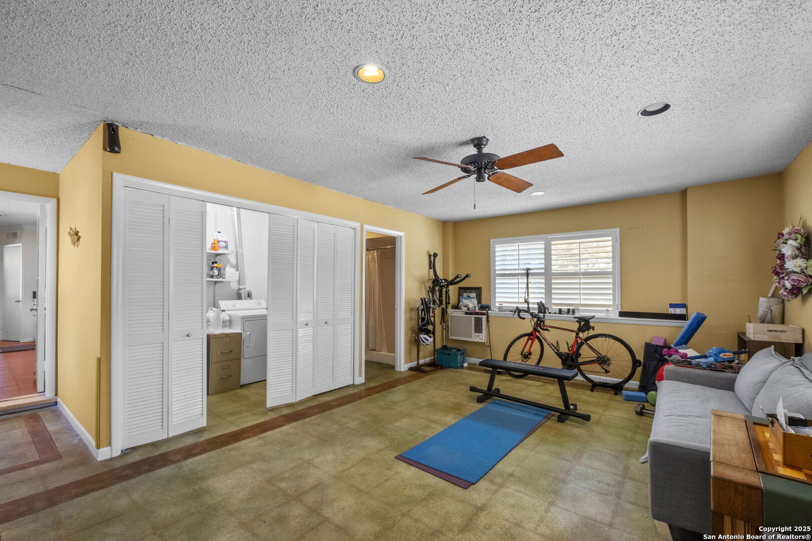 709 CANTERBURY HILL