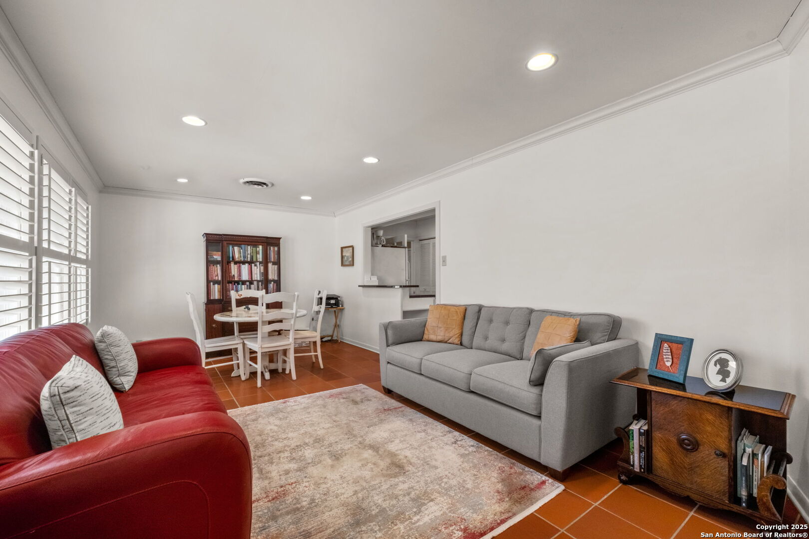 709 CANTERBURY HILL