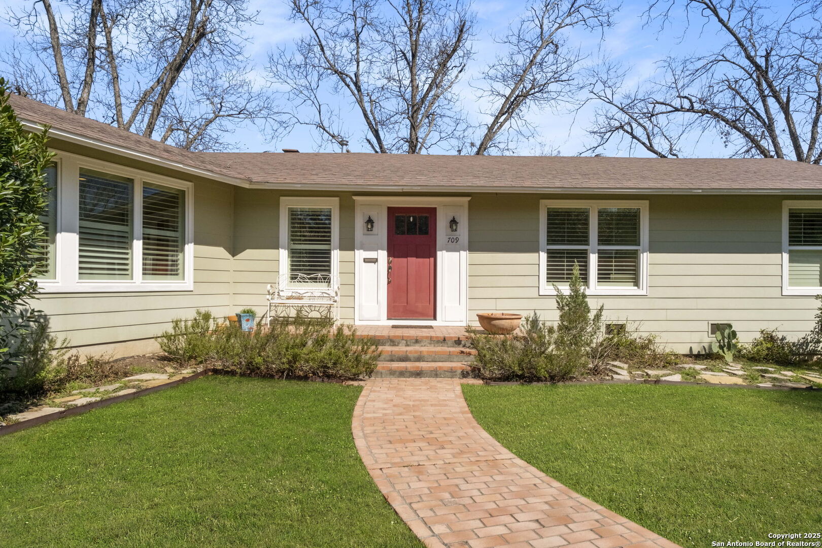 709 CANTERBURY HILL