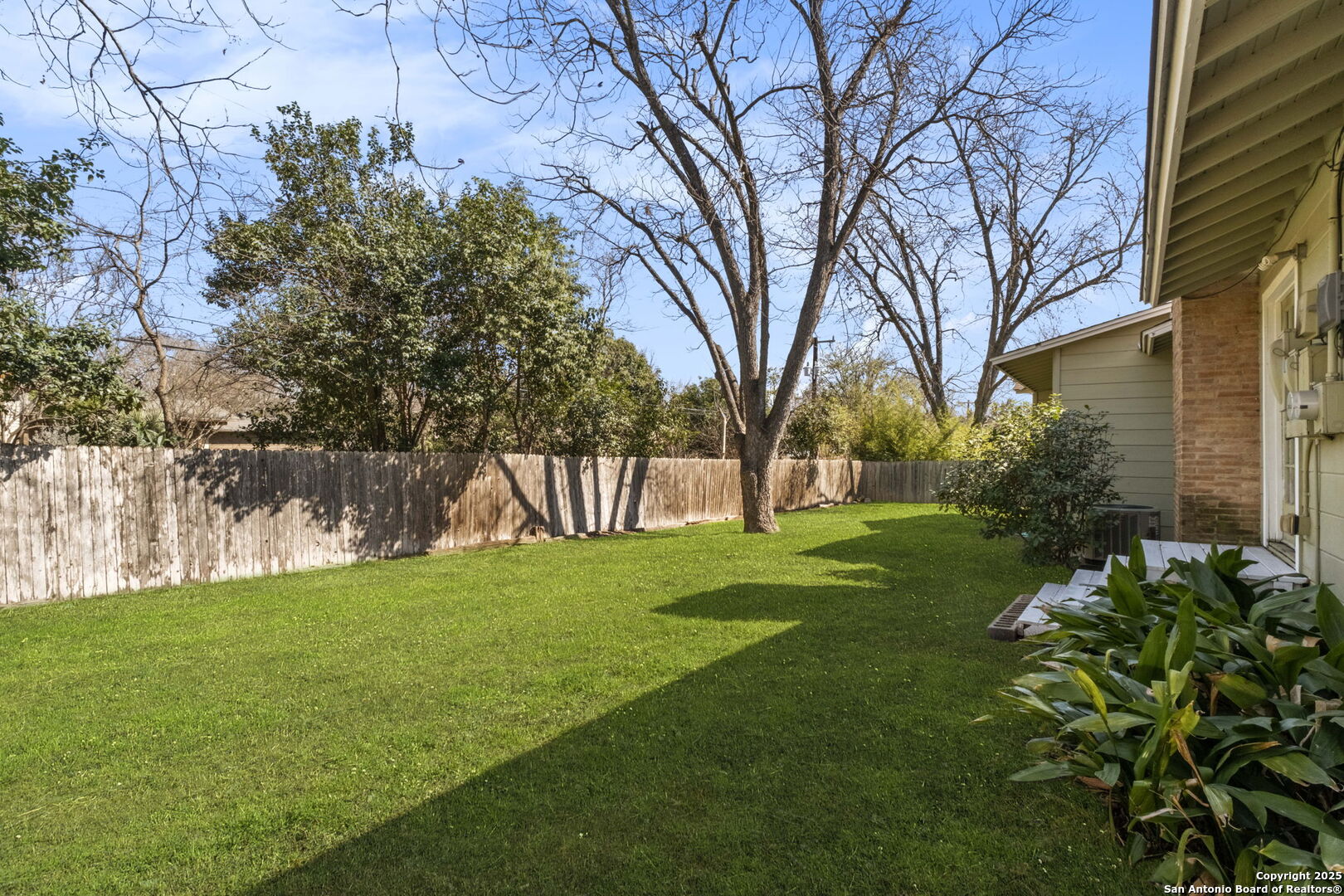 709 CANTERBURY HILL