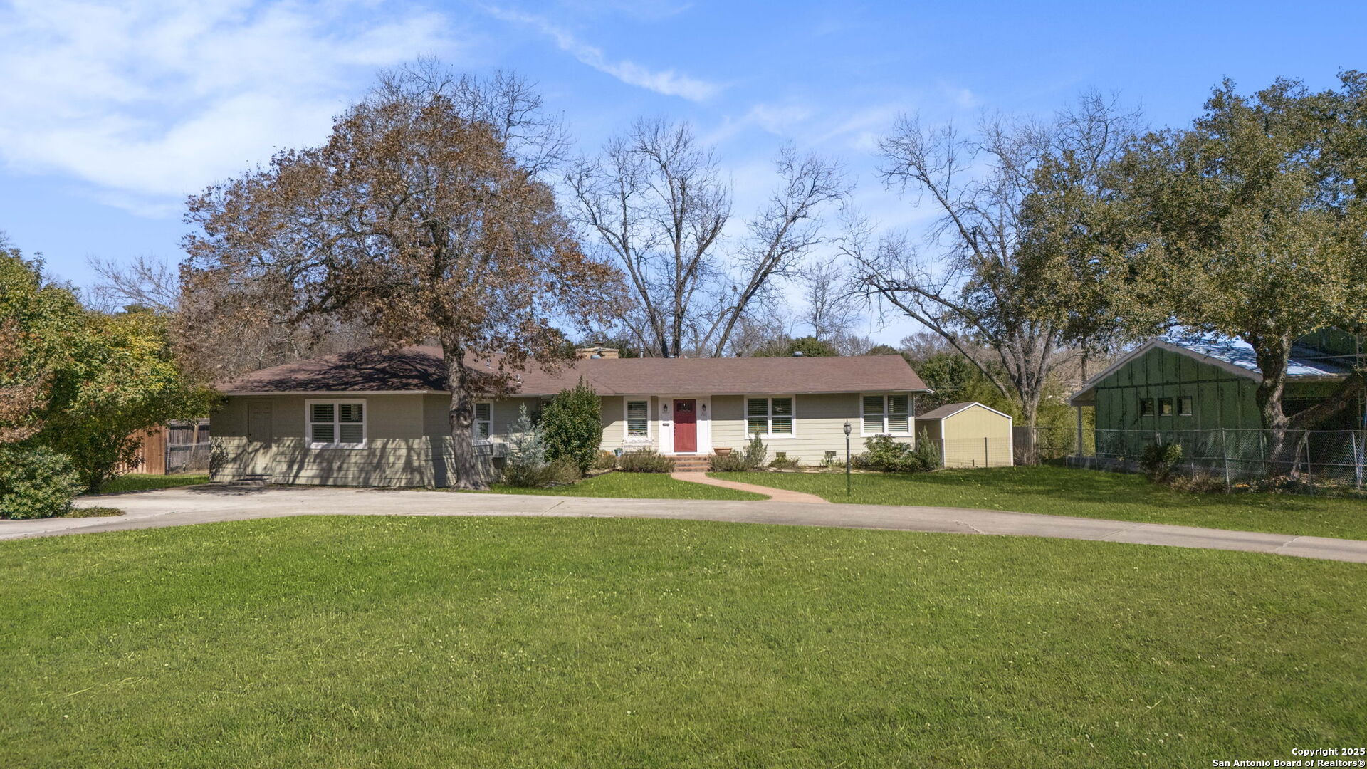 709 CANTERBURY HILL
