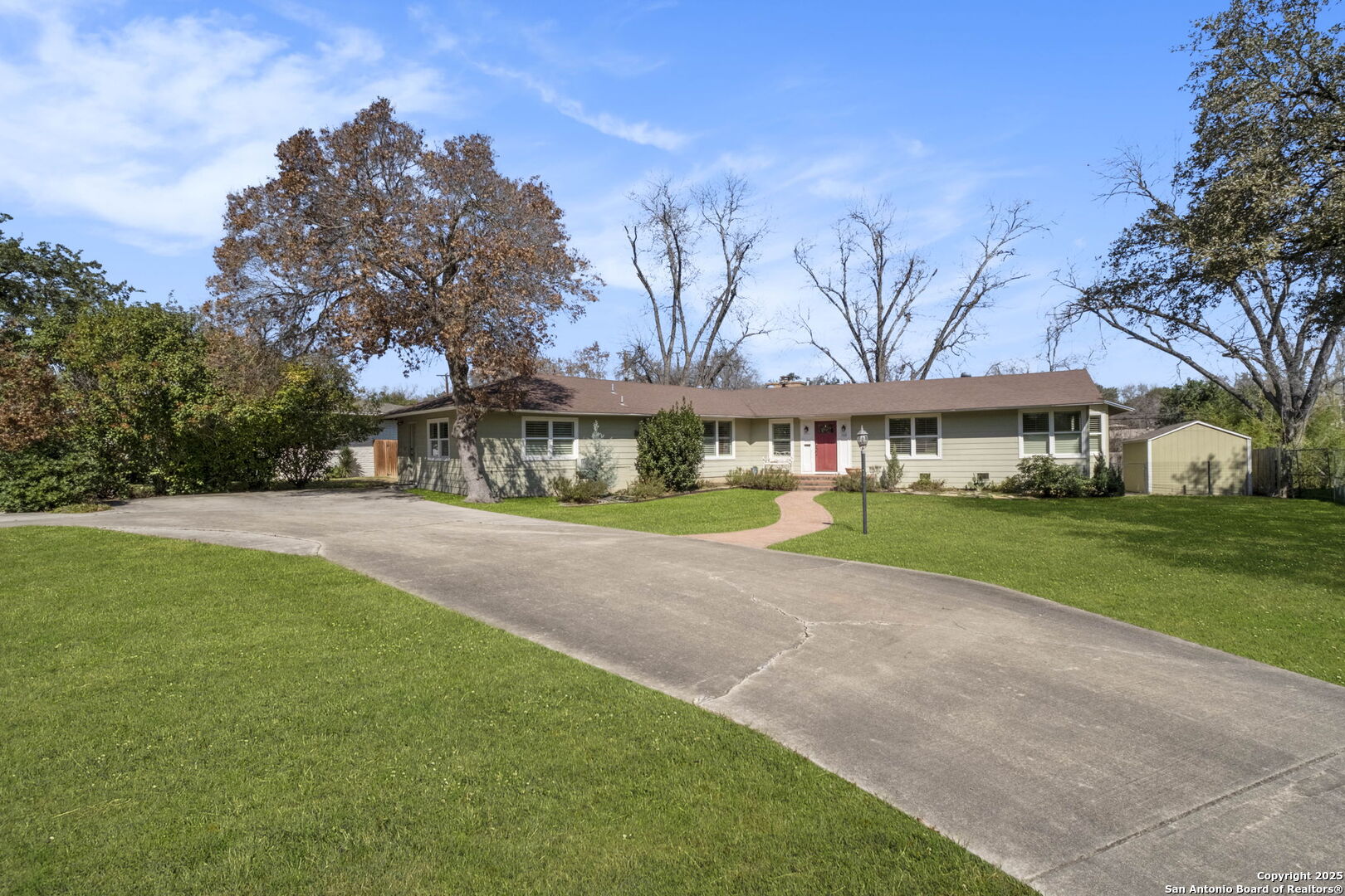 709 CANTERBURY HILL