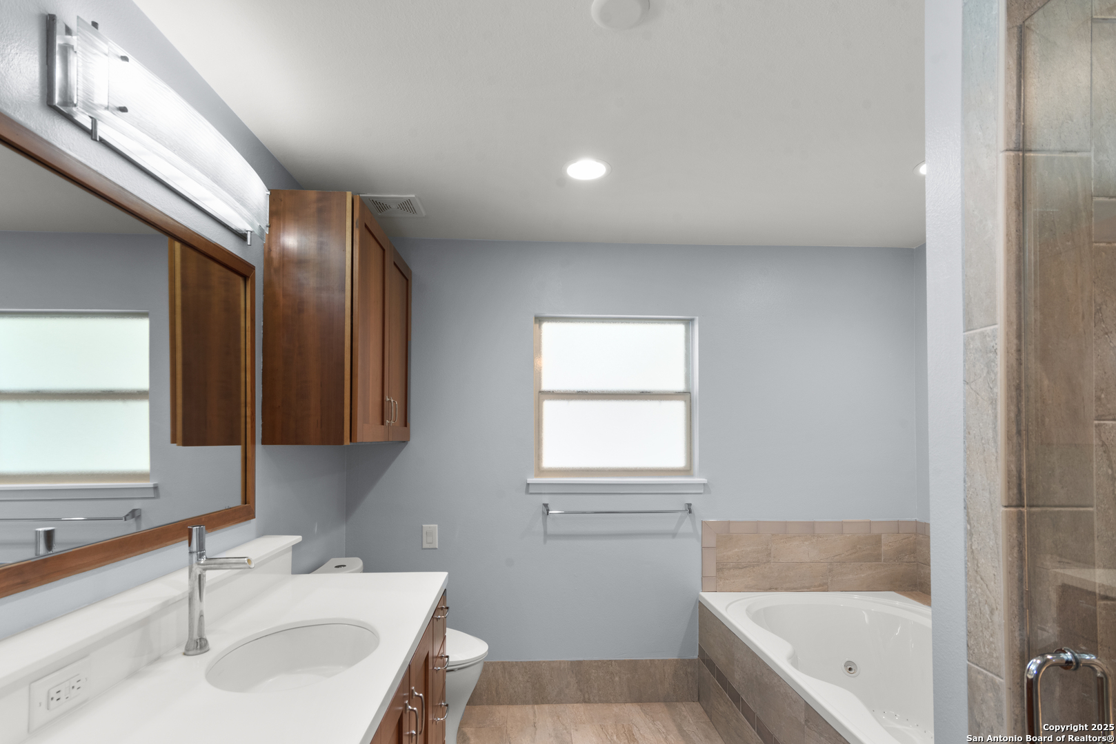 213 NEWBURY TER