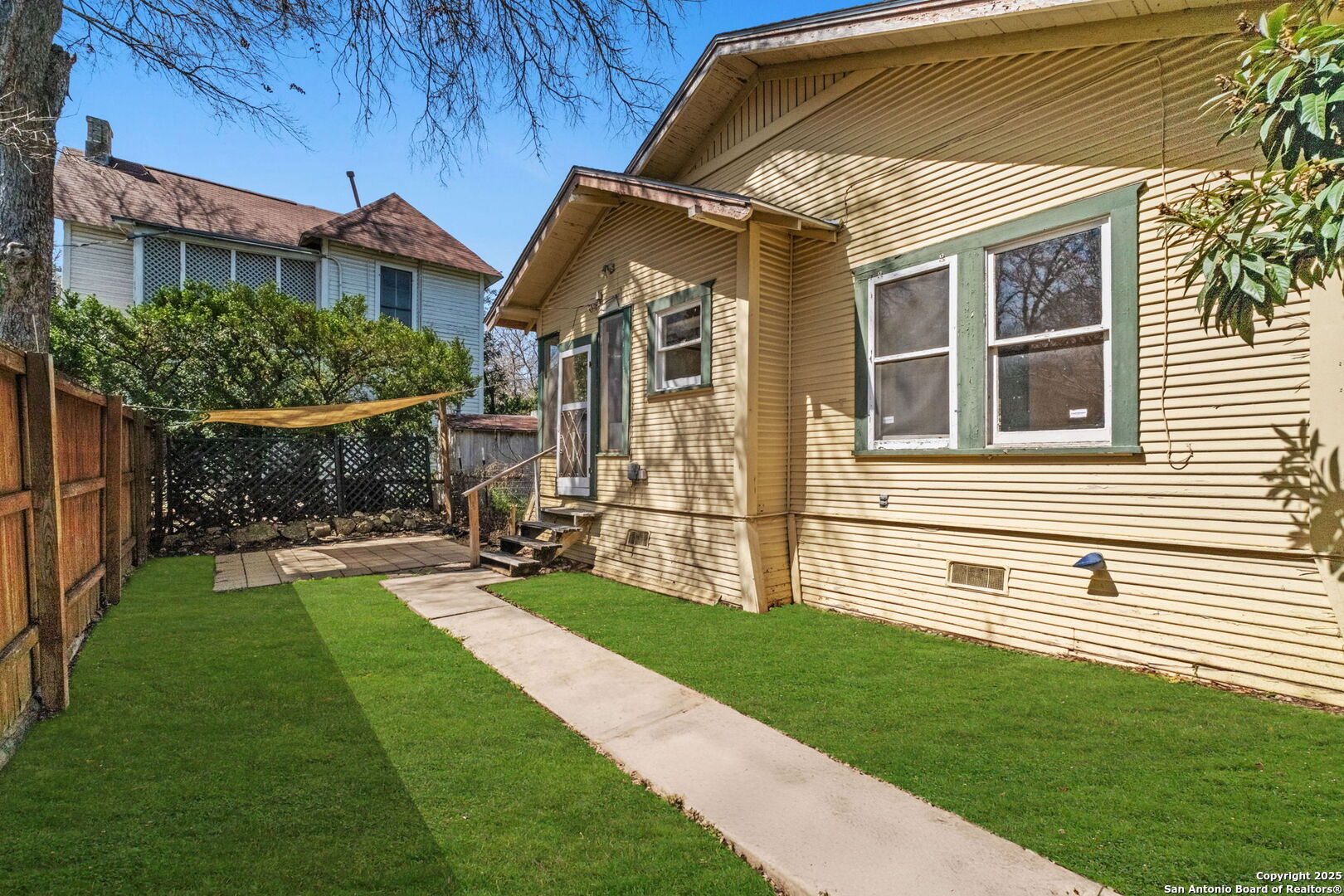 740 ESTES AVE