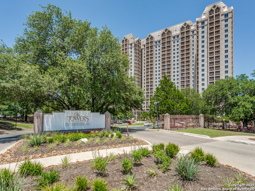 1 Towers Park Ln 205