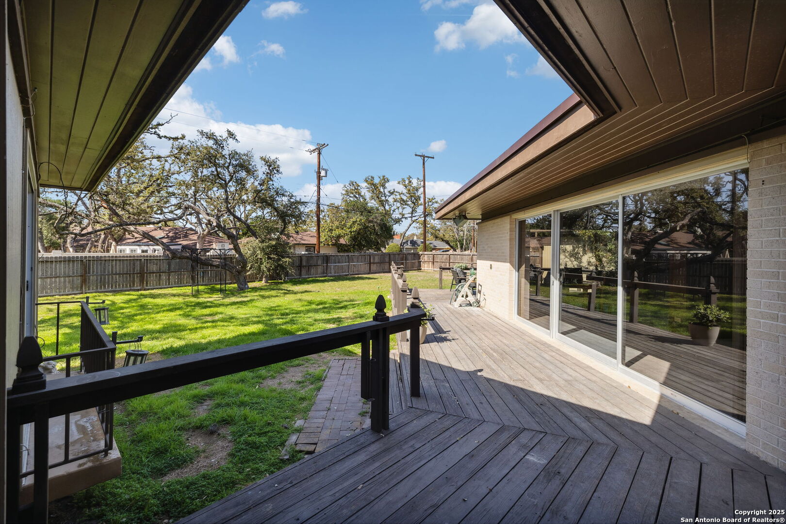 225 CAROLWOOD DR