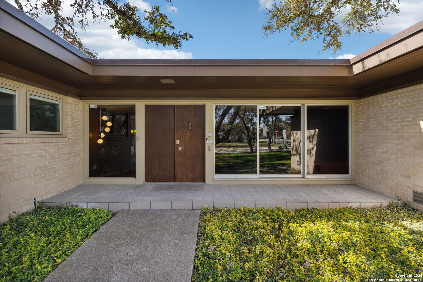 225 CAROLWOOD DR