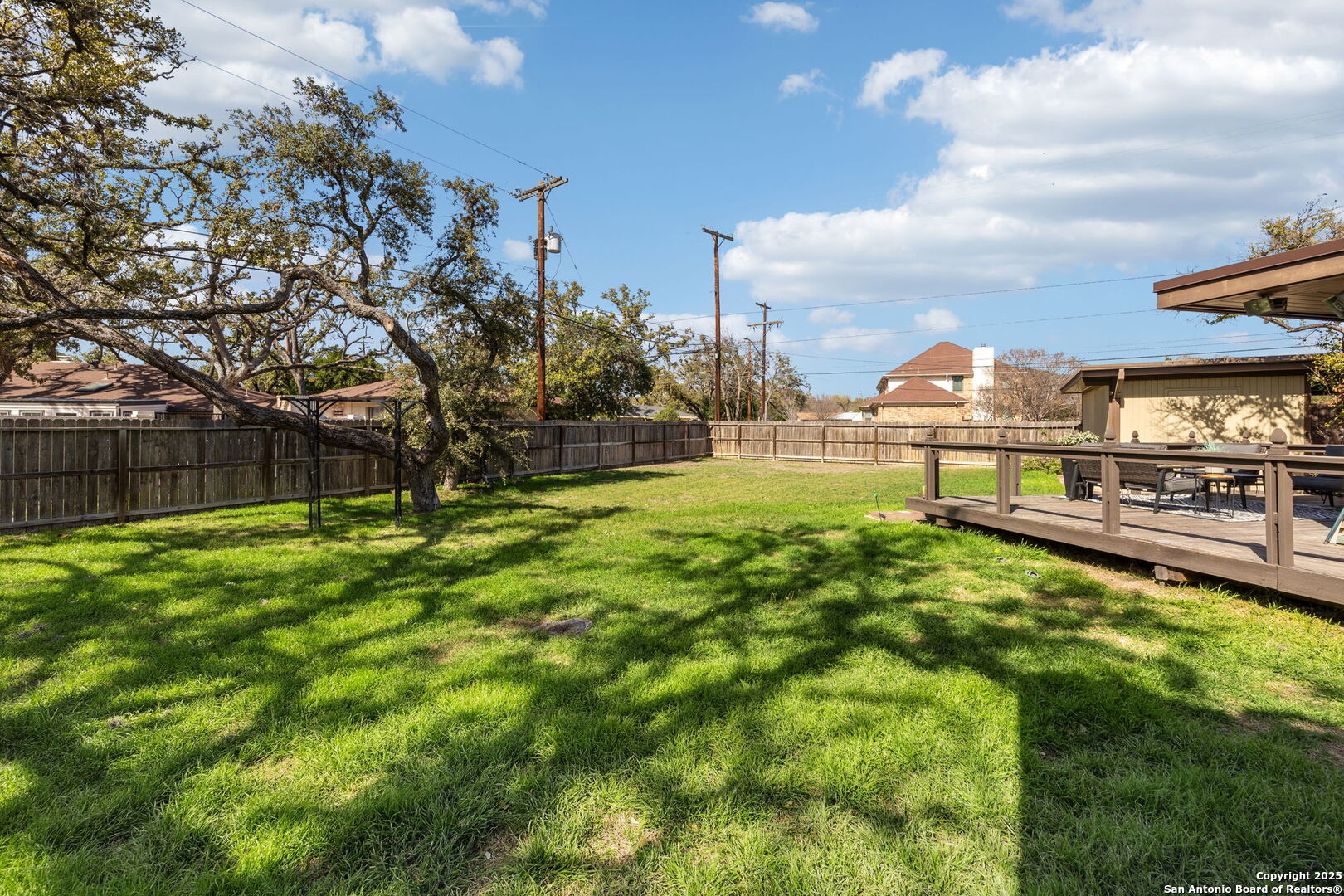 225 CAROLWOOD DR
