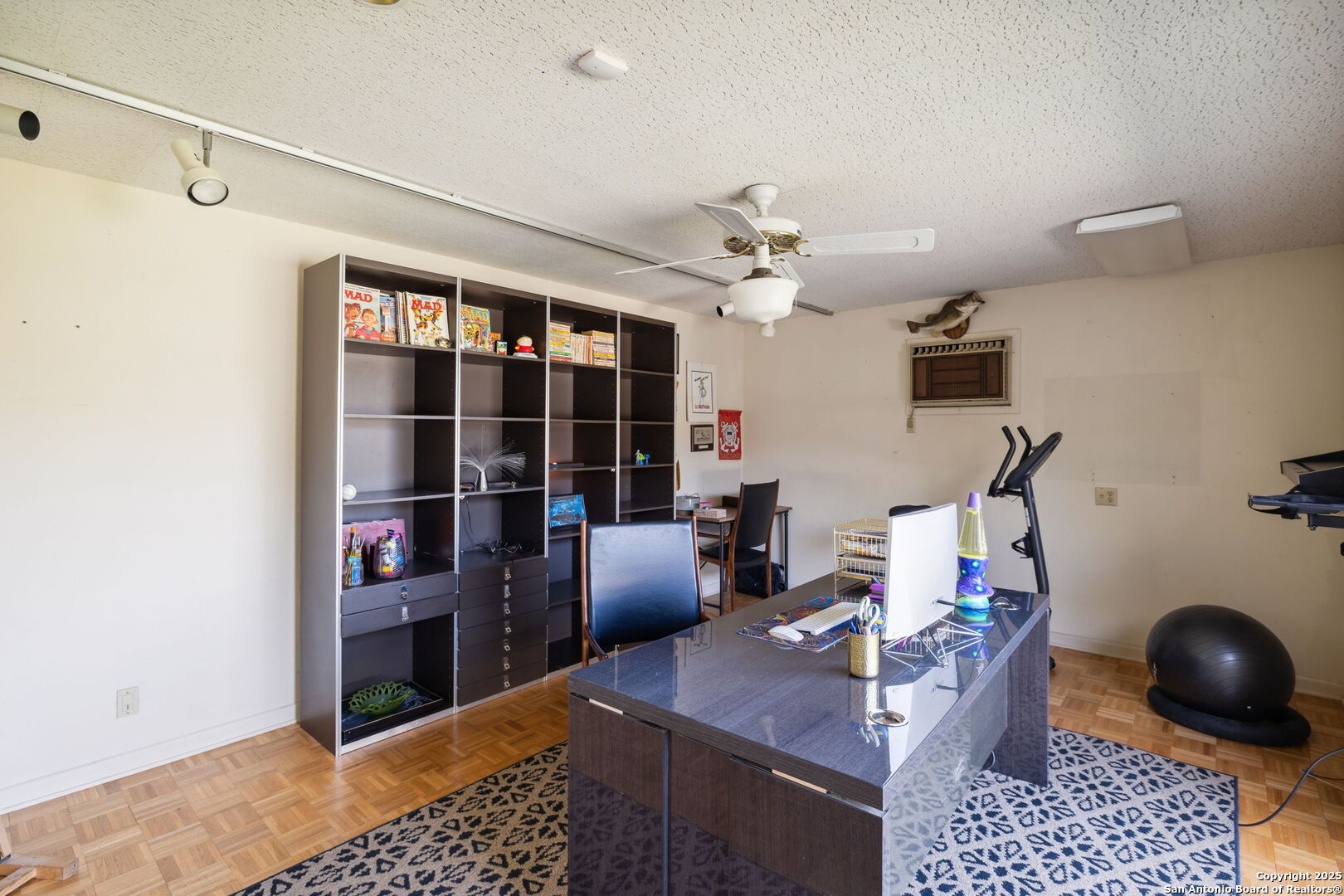 225 CAROLWOOD DR