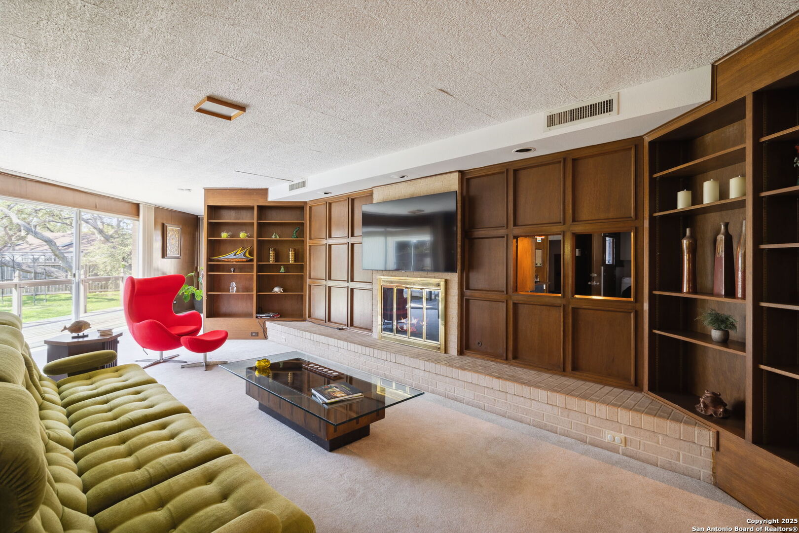 225 CAROLWOOD DR