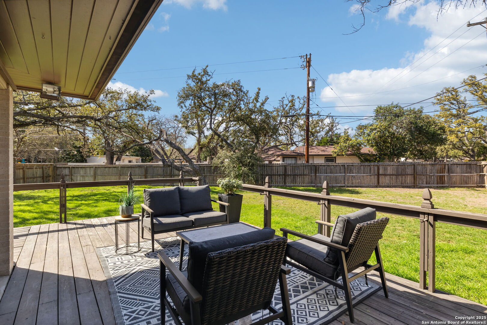 225 CAROLWOOD DR