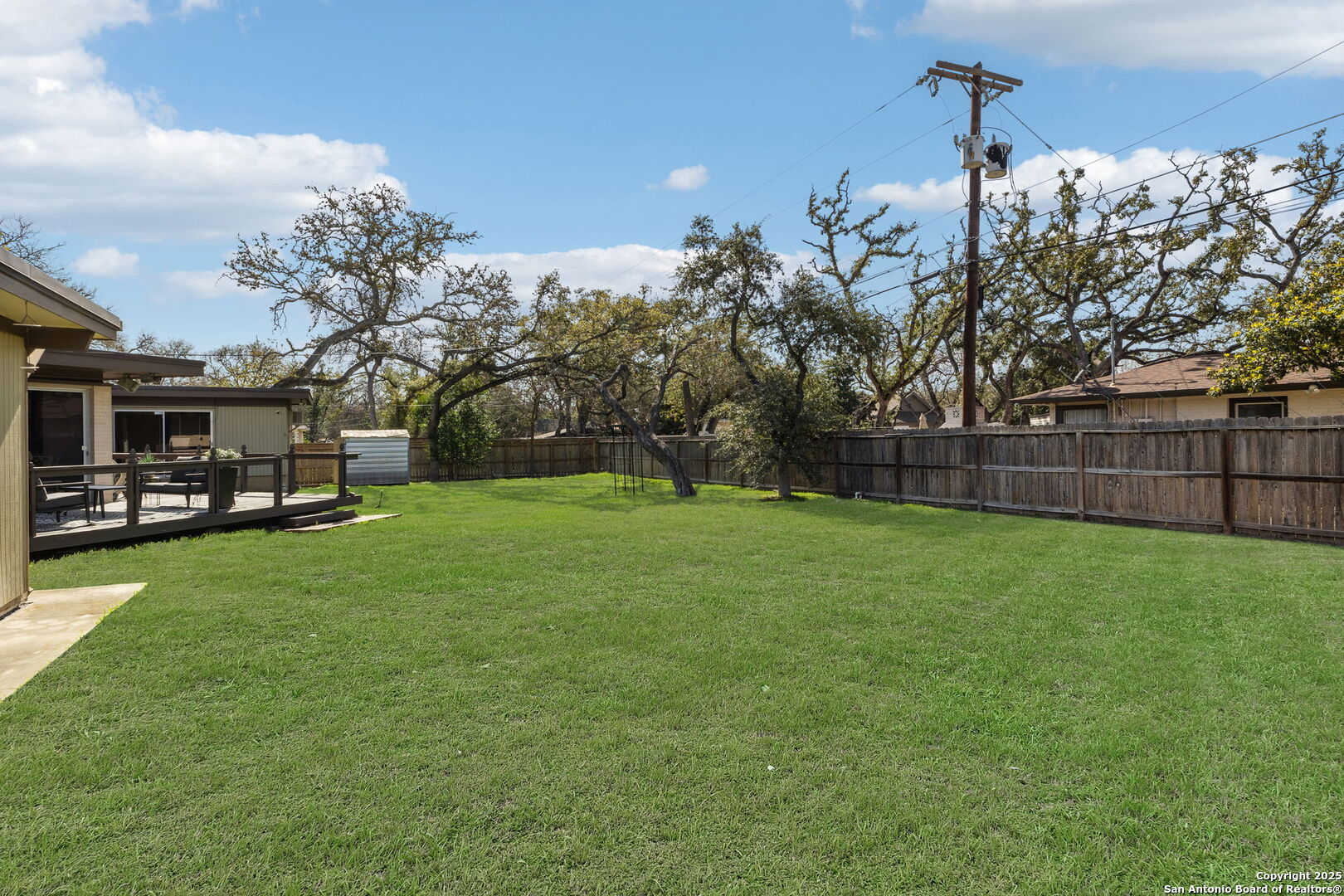 225 CAROLWOOD DR