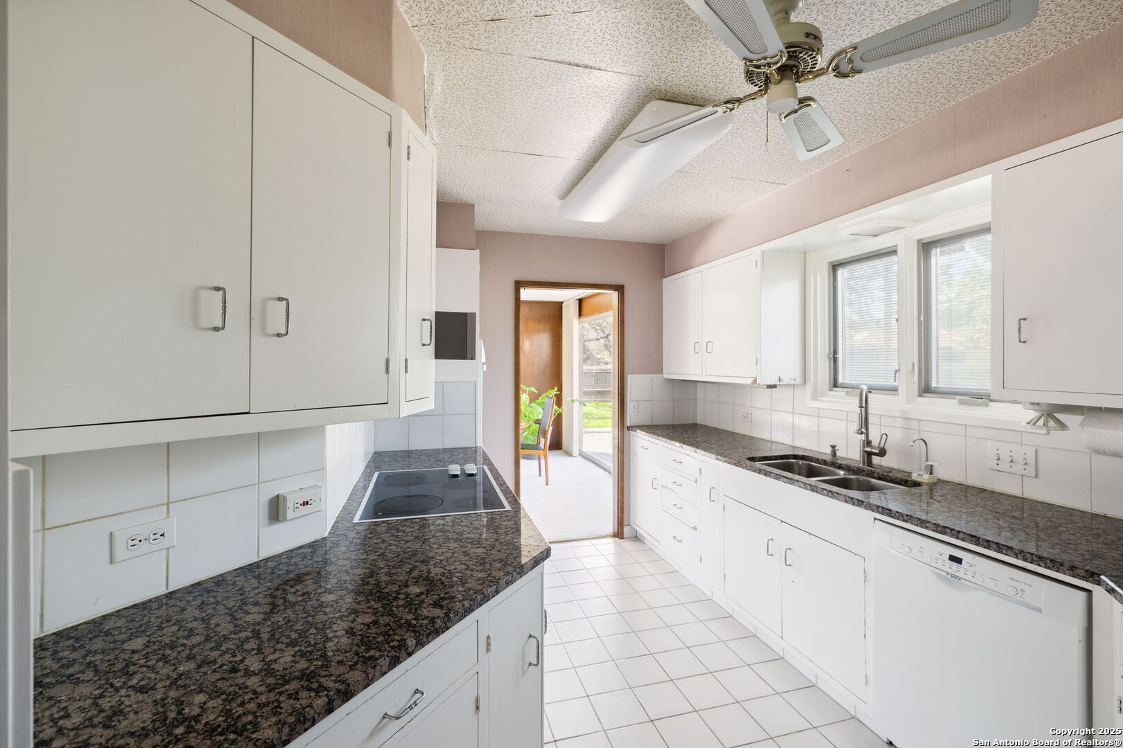 225 CAROLWOOD DR