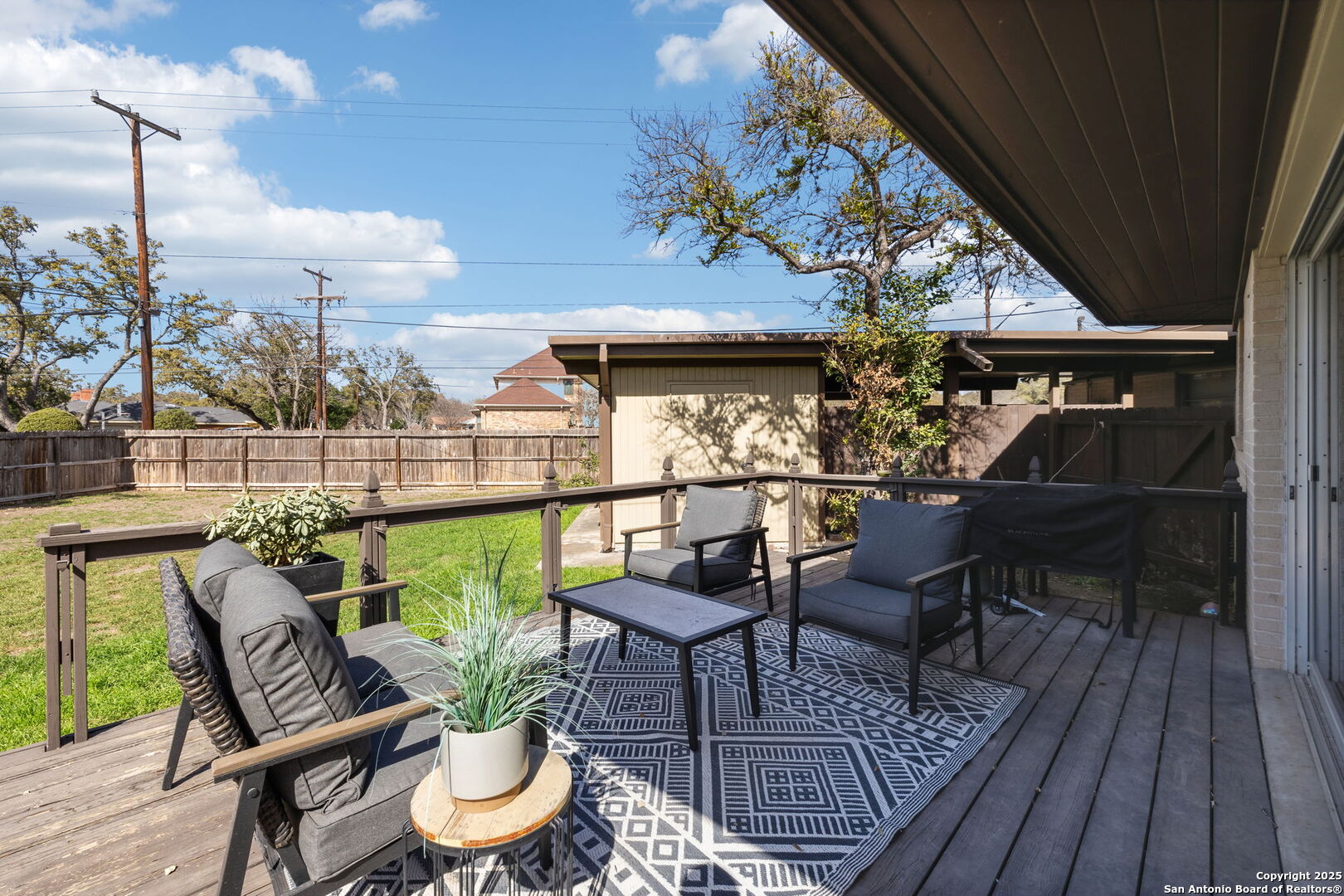 225 CAROLWOOD DR