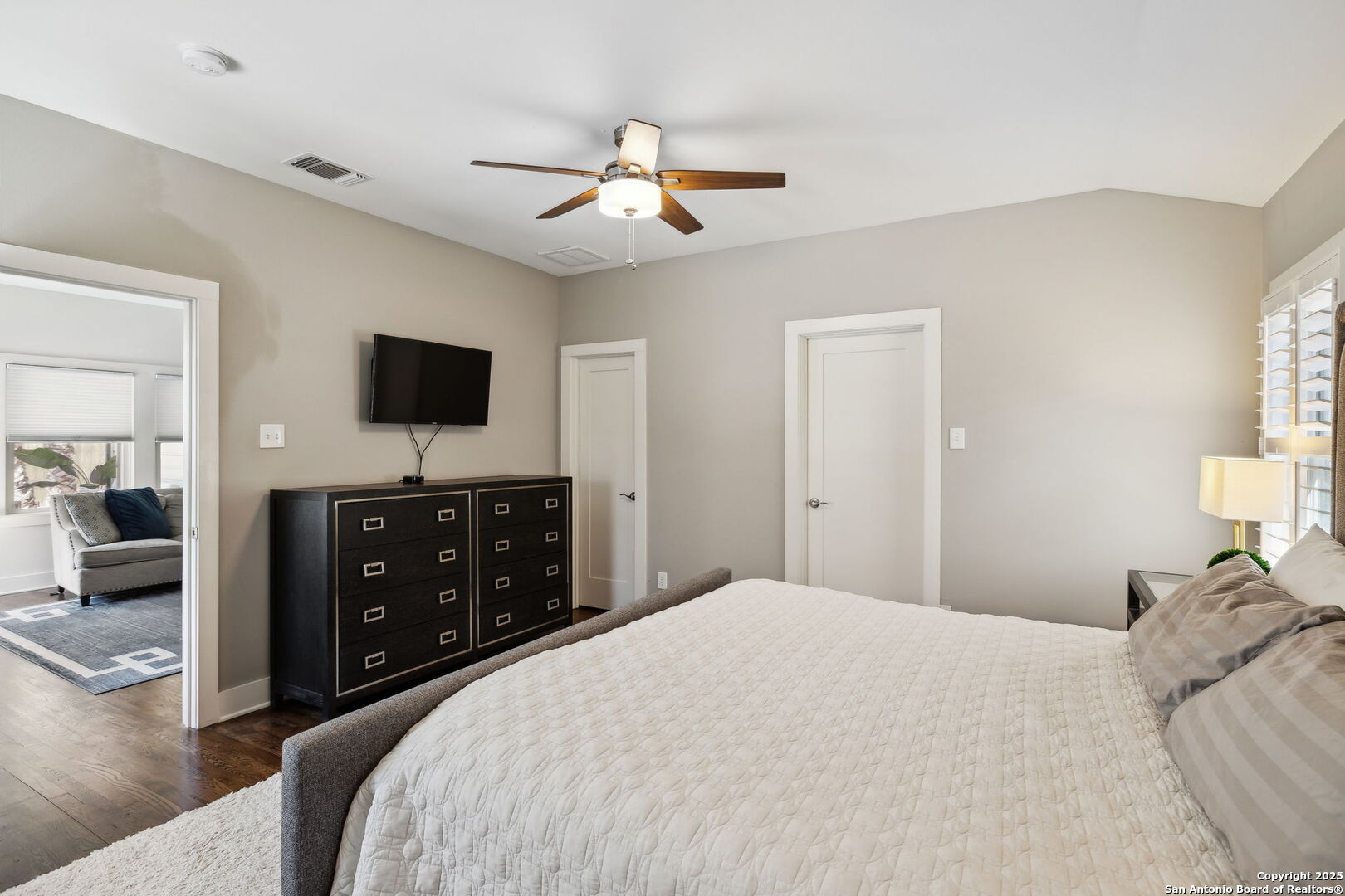 260 E Edgewood