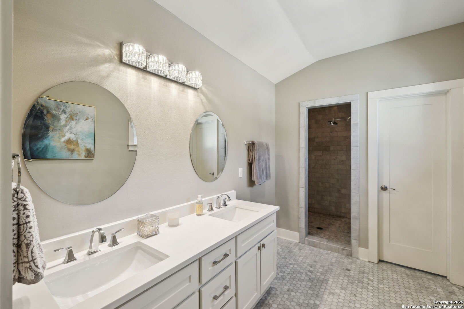 260 E Edgewood