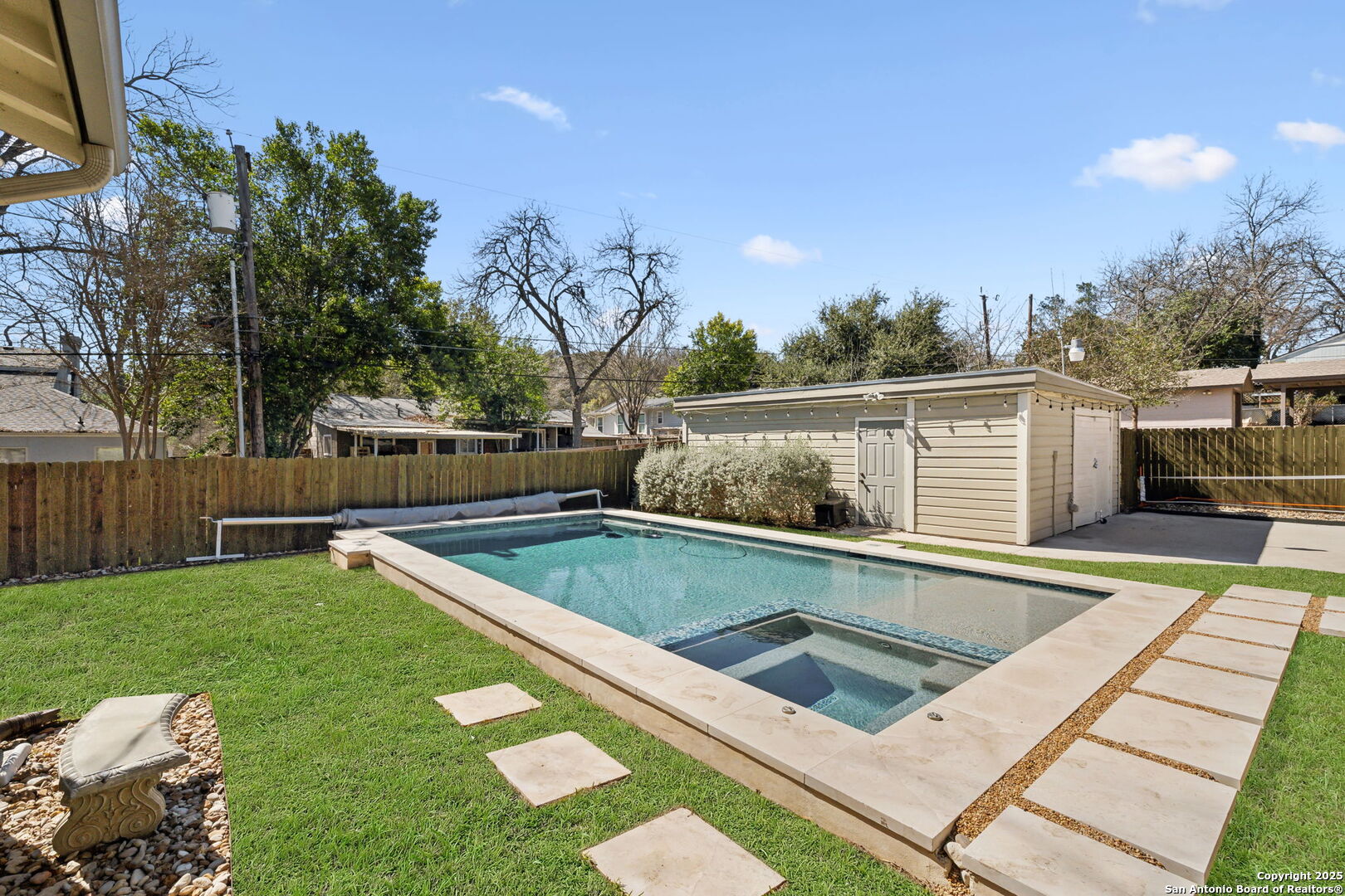 260 E Edgewood