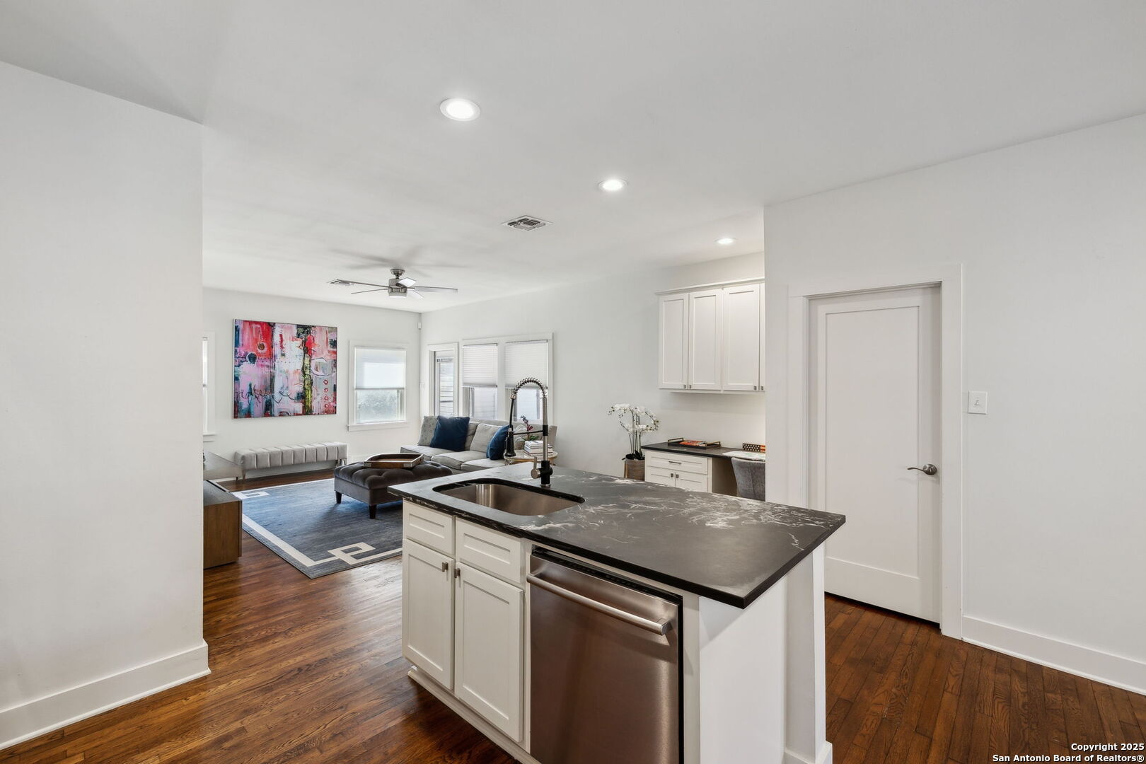 260 E Edgewood