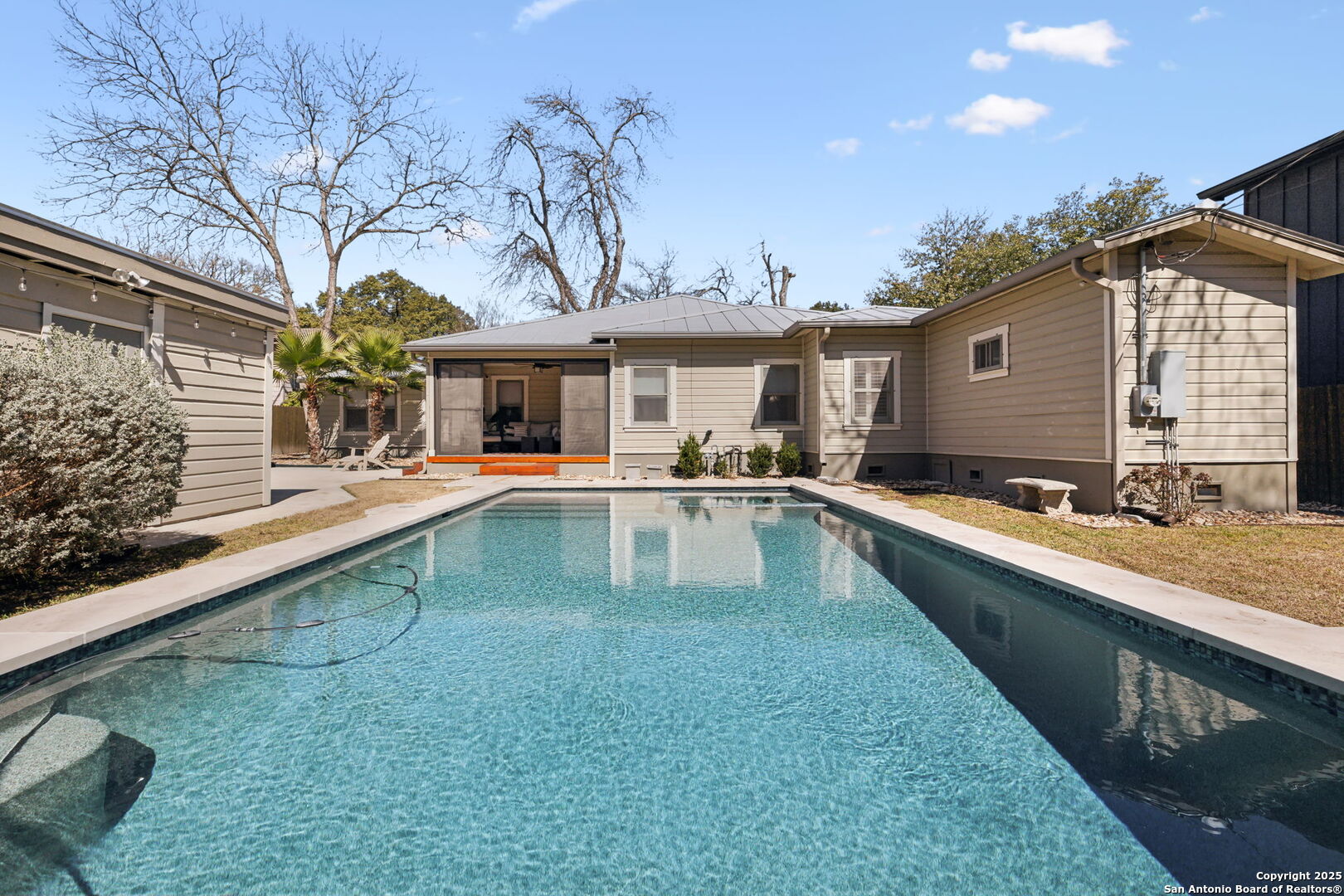 260 E Edgewood