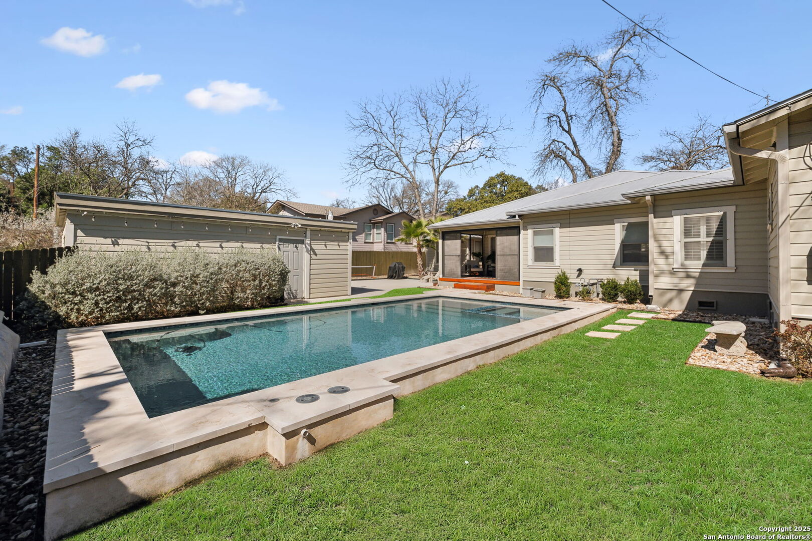 260 E Edgewood