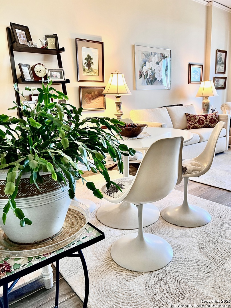 1 Towers Park Ln 1604