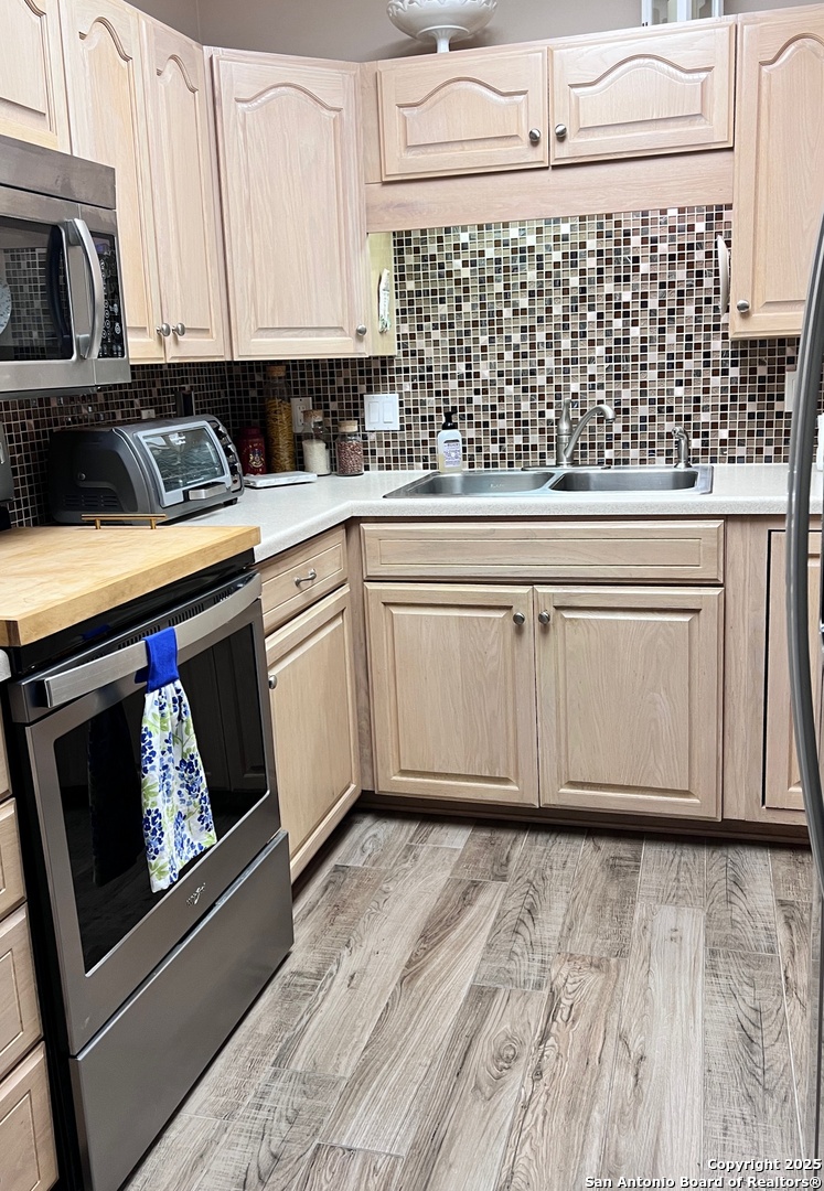 1 Towers Park Ln 1604