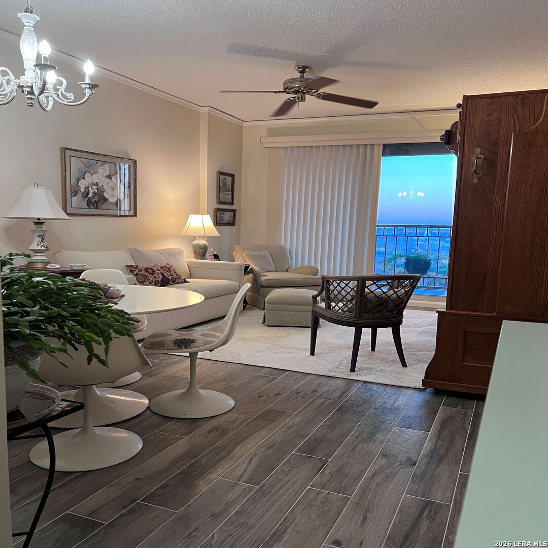 1 Towers Park Ln 1604